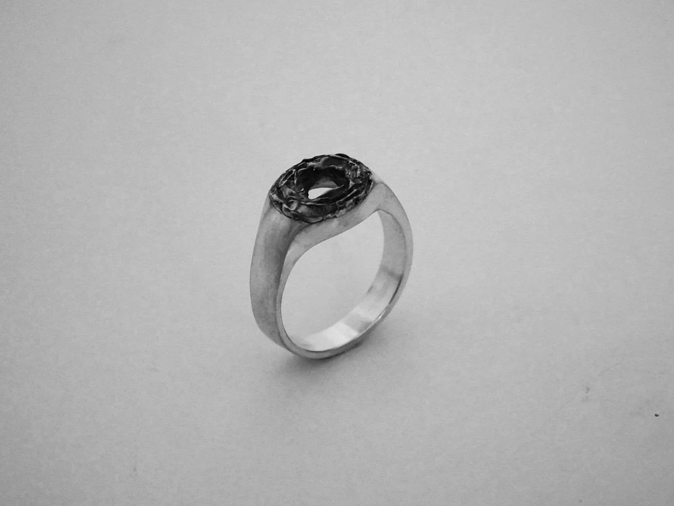 Chevaliere-argent-brut-homme-Atelier-962-Manon-Fleury (2).JPG