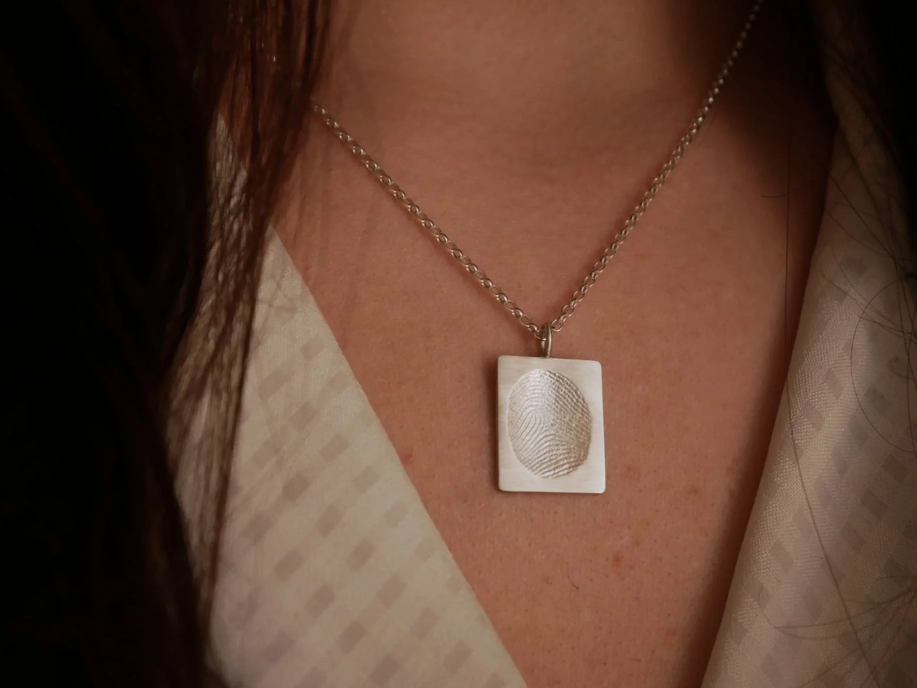 Collier-empreinte-carre-argent-Atelier962-Manon-Fleury (1).JPG