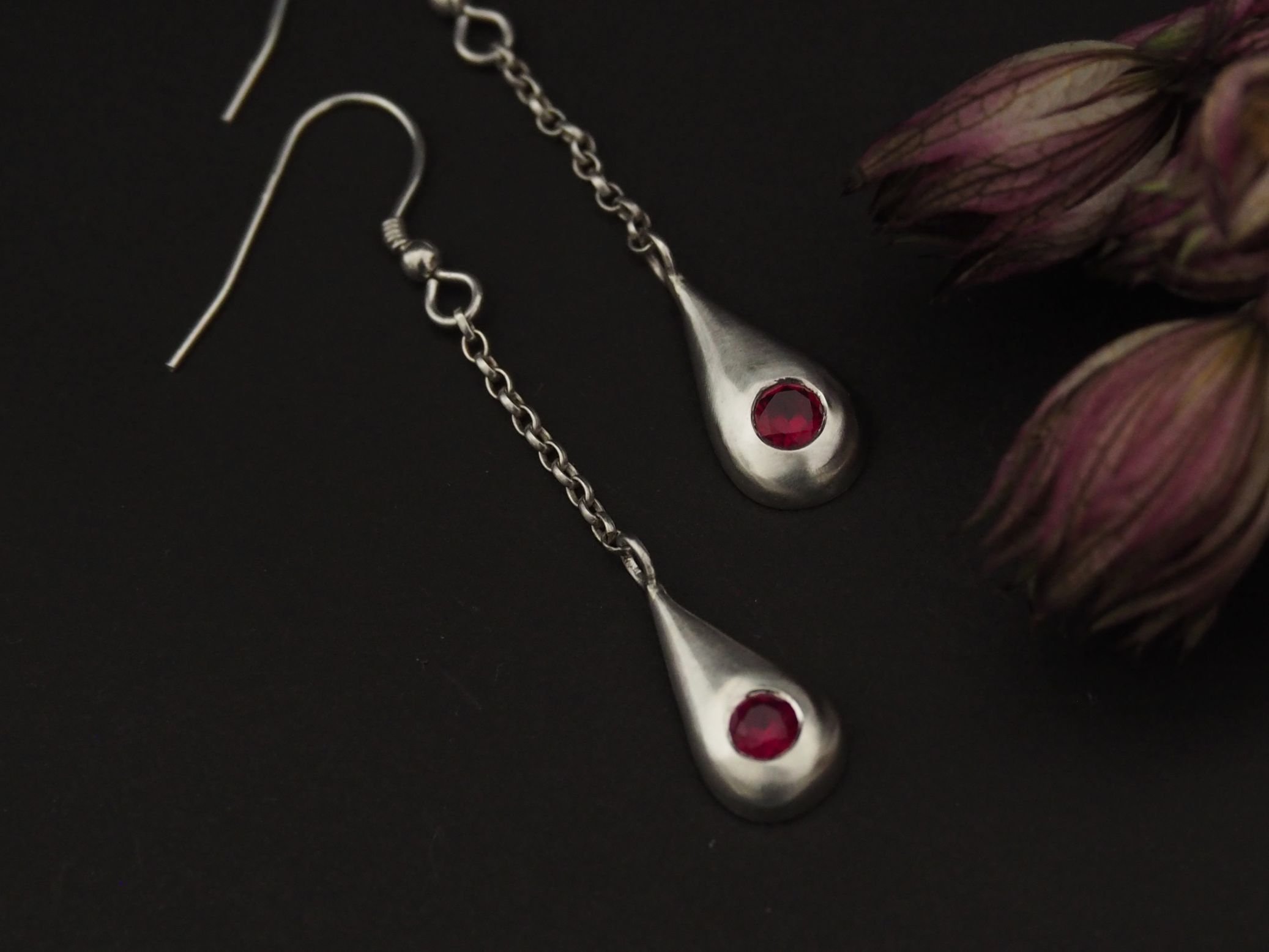 Boucles d'oreilles longues argent et rubis
