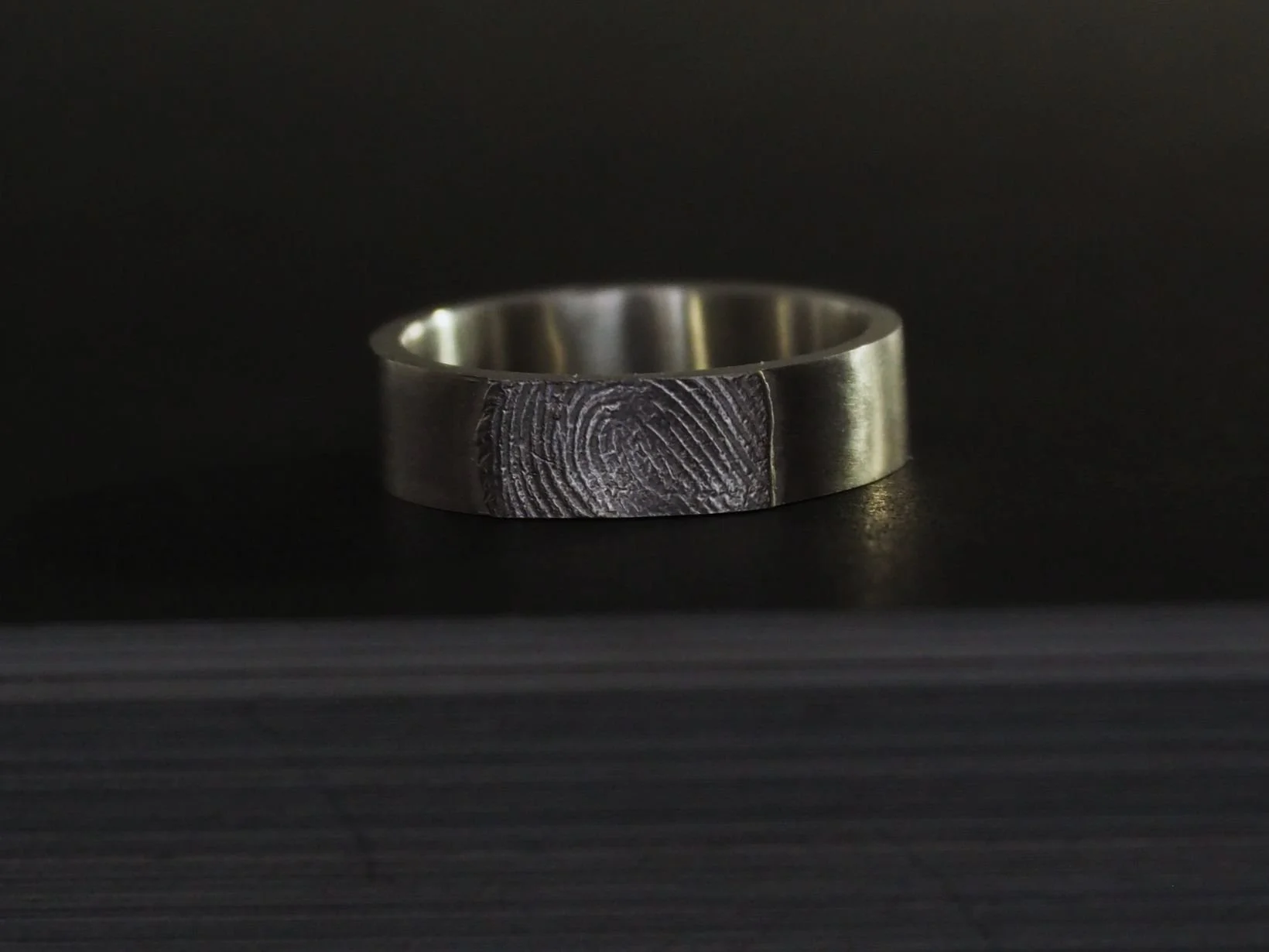 Anneau-empreinte-argent-exterieure-fait-main-Atelier962-Manon-Fleury (1).JPG