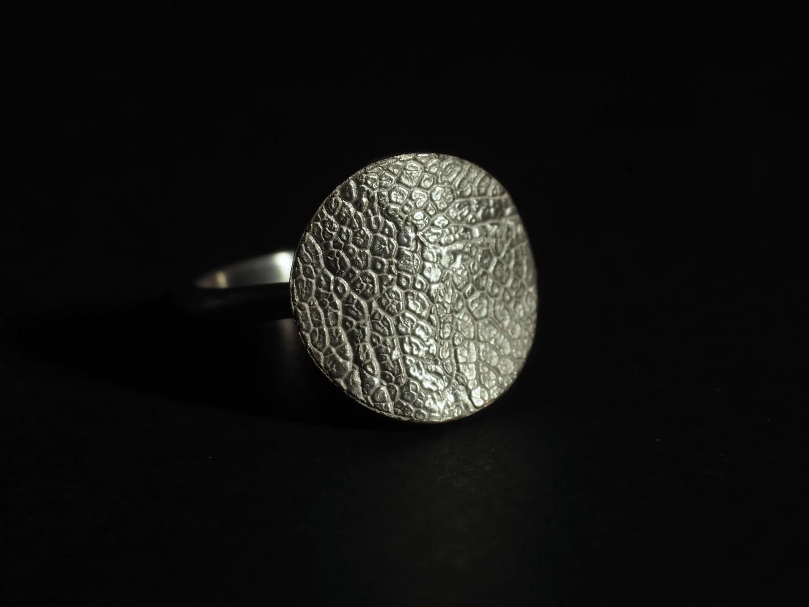 Bague truffe de chien à plateau rond en argent 