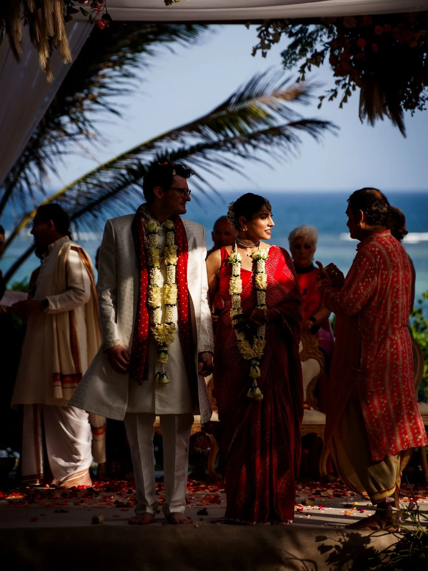 V//B - that light 🔥