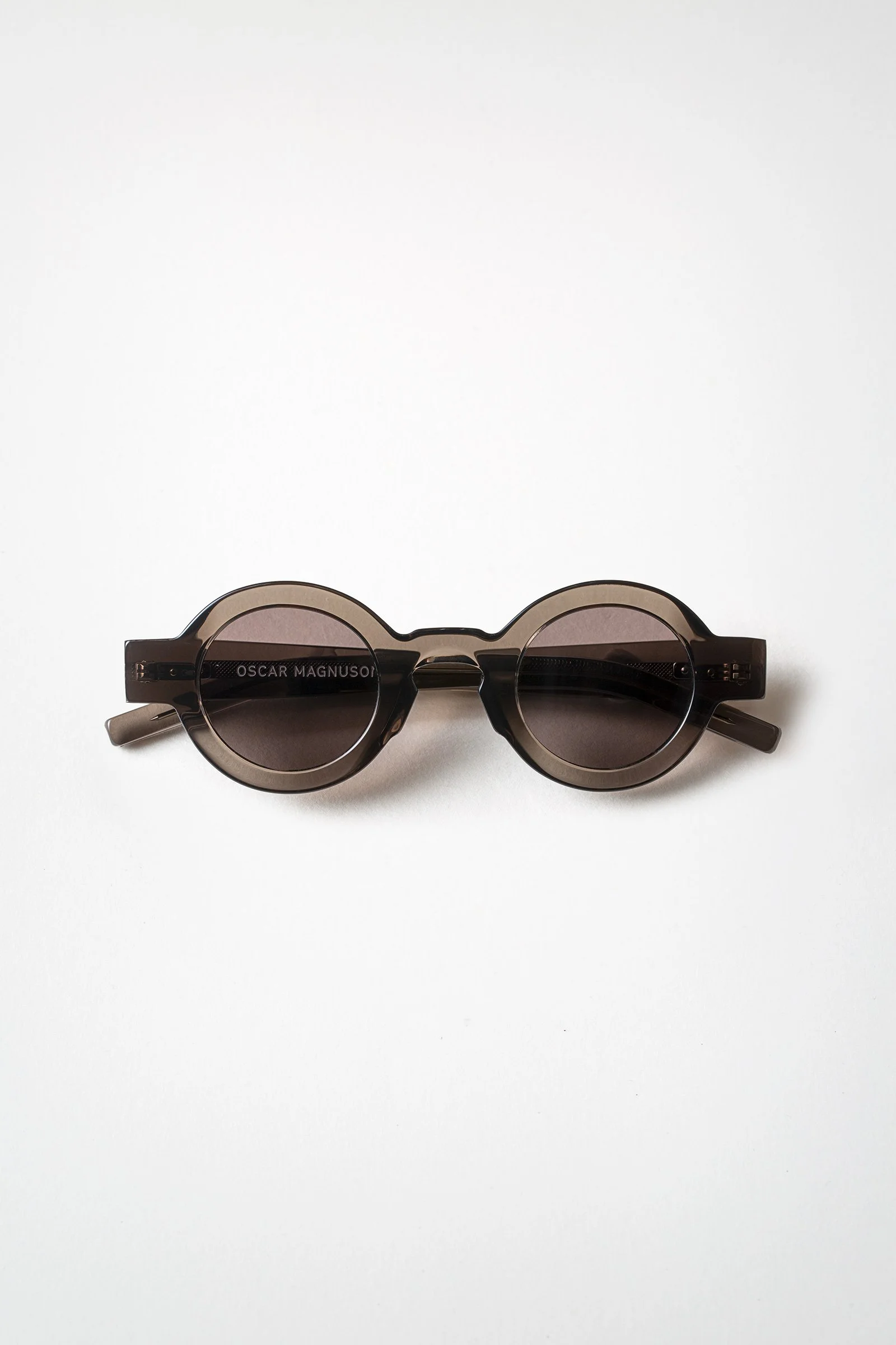 herta-om7-sunglasses-250-grey-1-frame.jpg