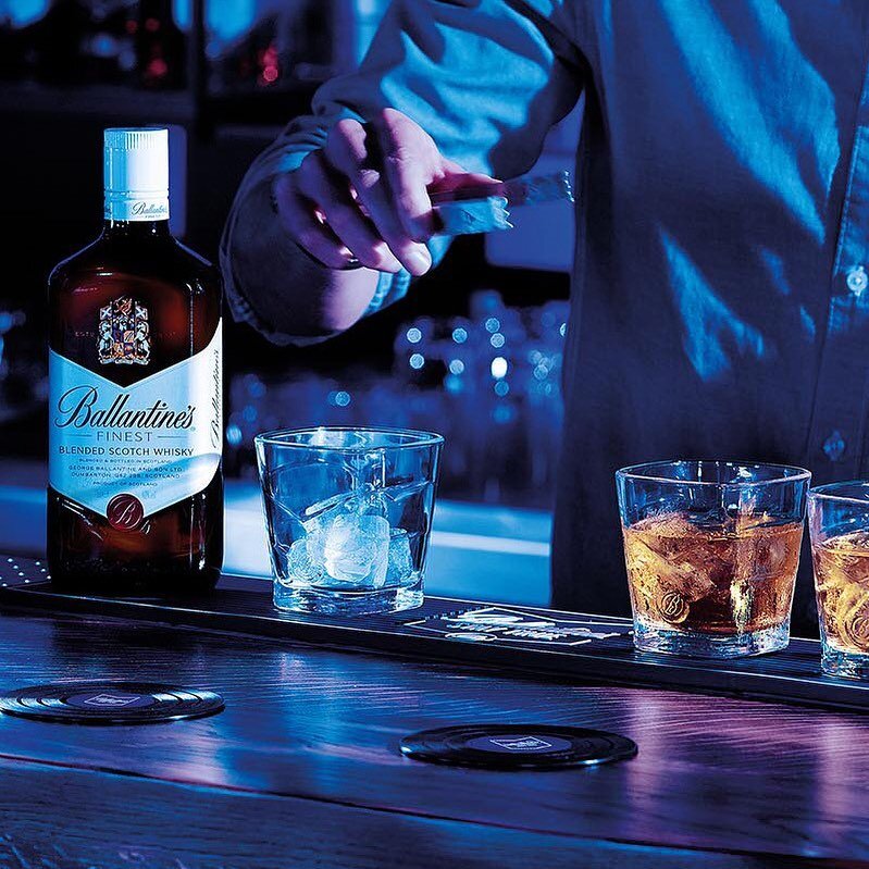 Stay True Campaign for @ballantines⁠⠀
Shot in the in-house bar at @pernodricarduk⁠⠀
⁠⠀
⁠⠀
💭  On every bottle of Ballantine's Finest is the Latin phrase, &lsquo;Amicus Humani Generis&rsquo;, meaning a friend to all mankind. ⁠⠀
⁠⠀
#winteriscoming #whi