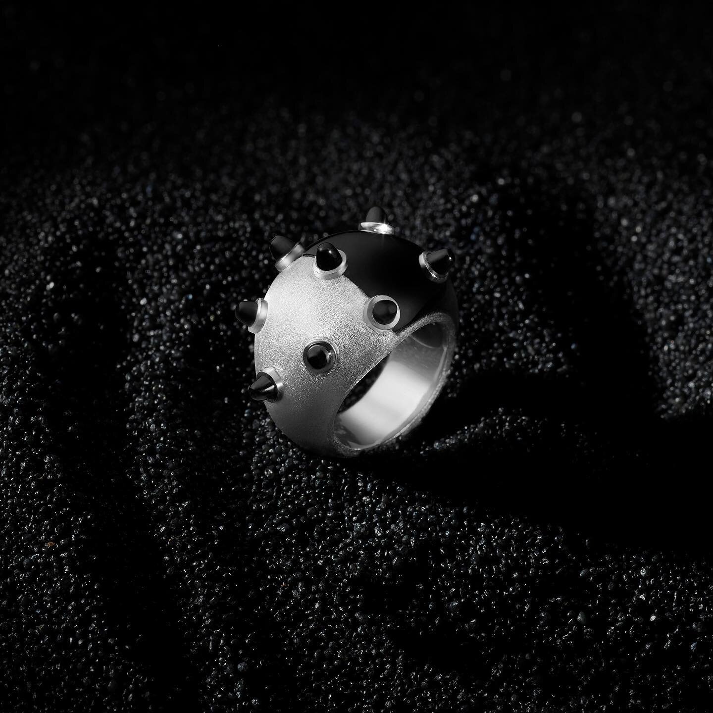 Sputnik ring shot for @AspreyLondon⁠⠀
⁠⠀
#photography #storyteller #studiophotography #jewellery #finejewellery #diamonds #bondstreet #luxury #modernjewellery #sparkleseason #comissioned #commercial #AOP #jewelrydesigner #jewellrylover