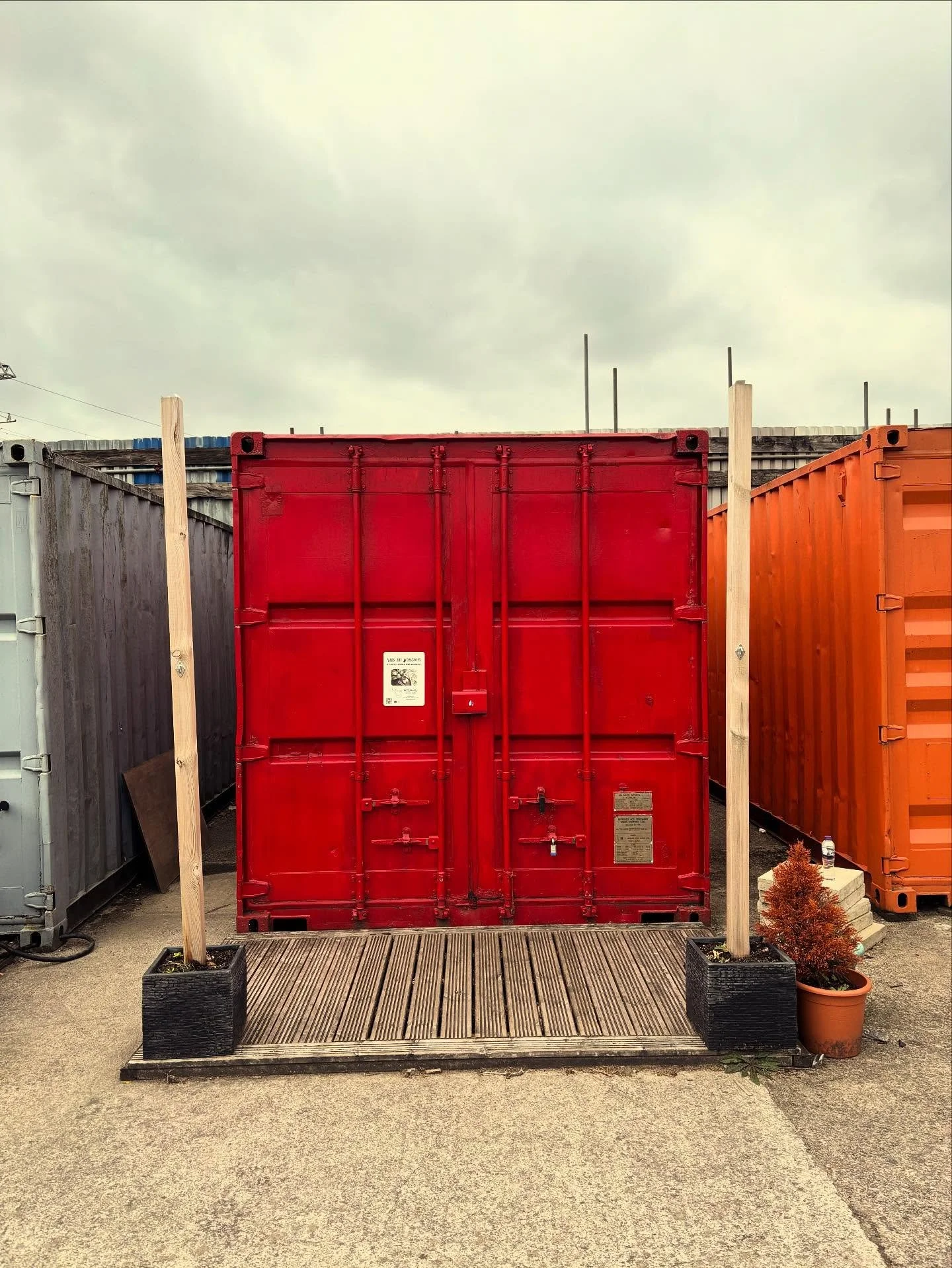 Just dropping this here to announce that this is soon to be Mooke&rsquo;s new home ☺️

I am joining the brilliant folk @boneyard_bridgestudios on November 1st, to bring you weekly workshops, private events, retail space for candles, soaps and bits of