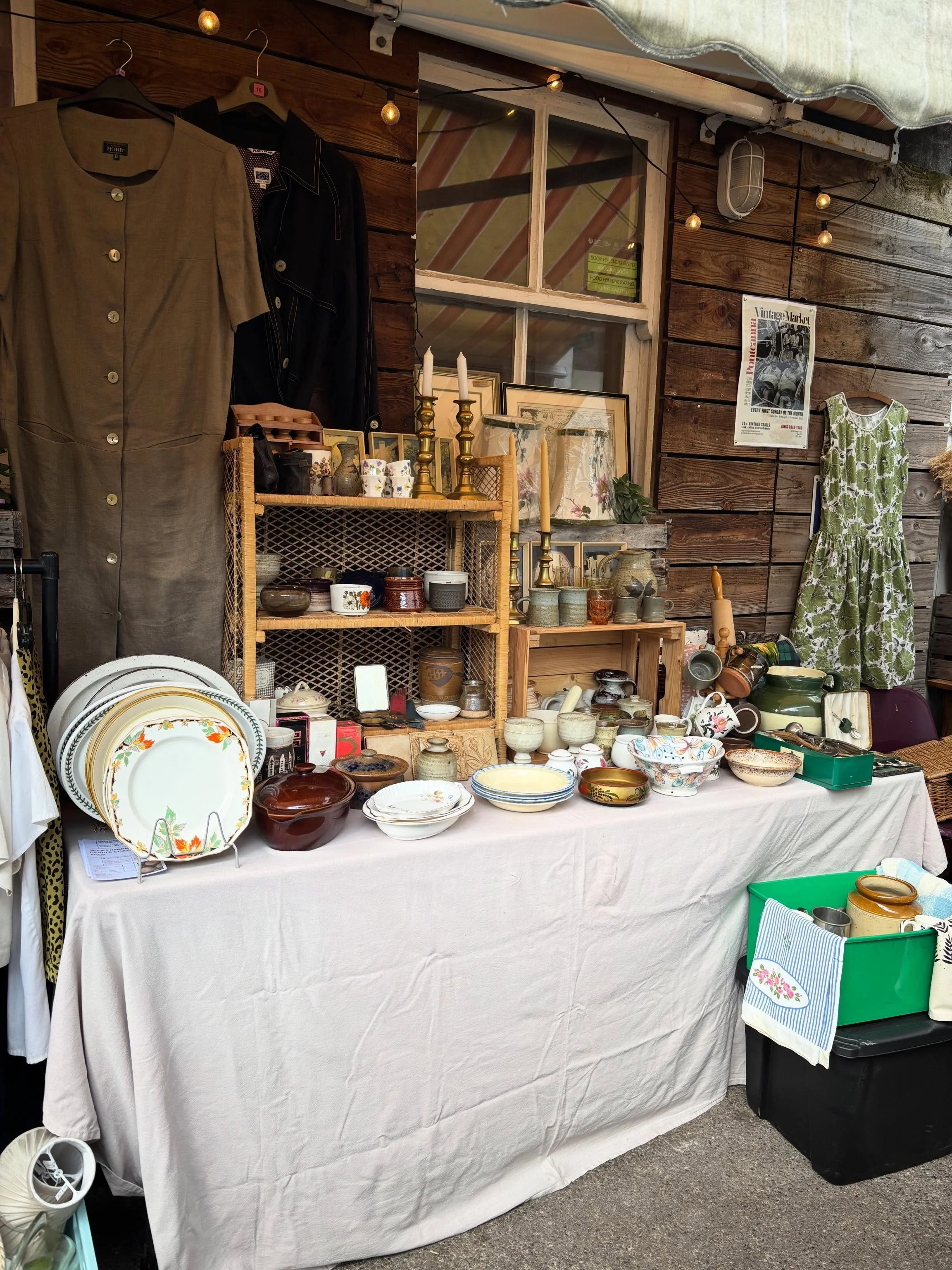 It&rsquo;s the first Sunday of the month, so I&rsquo;m set up @pontcannavintagemarket with all the best vintage traders like @fauna_vintage_and_artisan @littleempirevintage @ljsvintagevillage and many more.
Here until 4pm today x 

#vintage #vintages