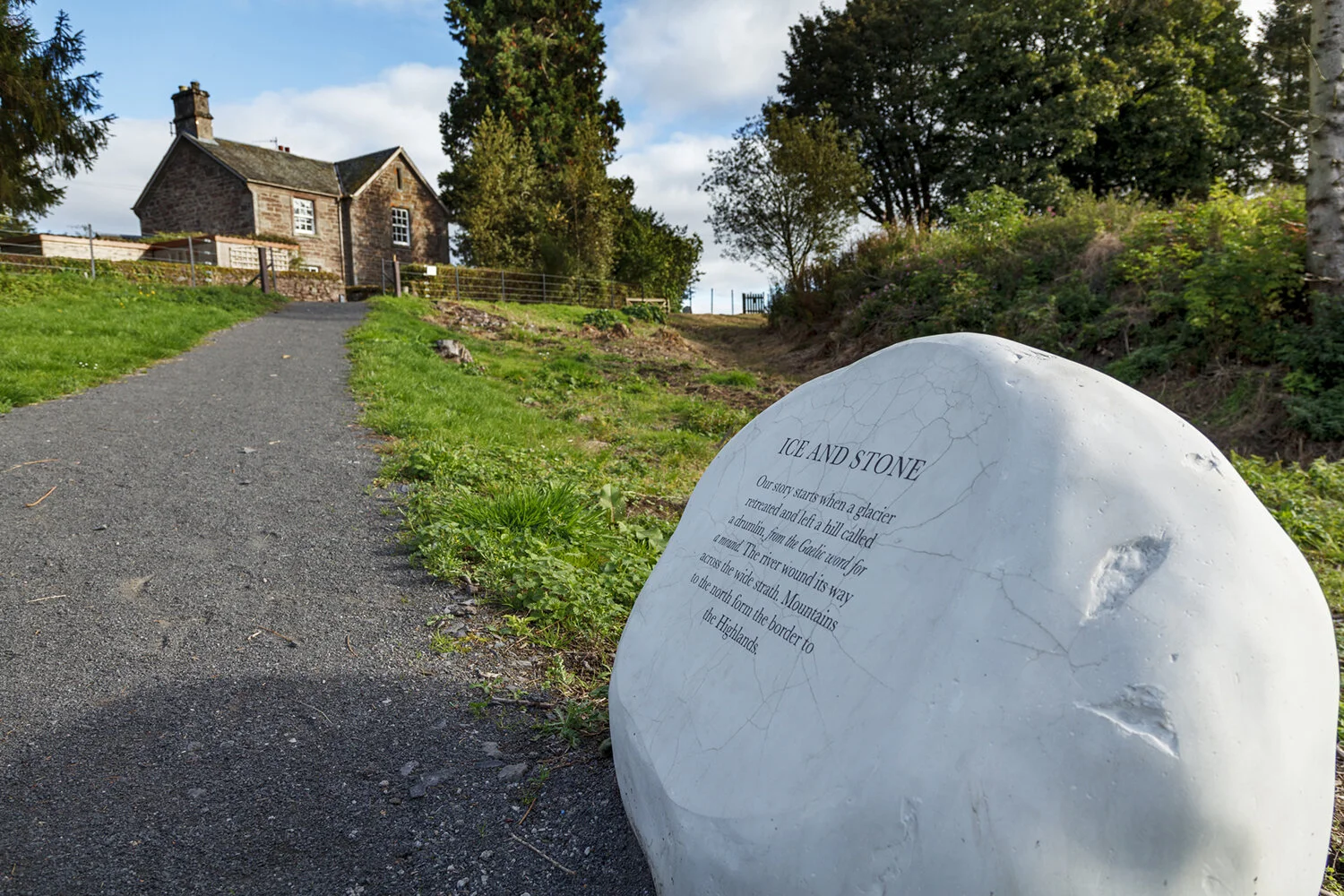 innerpeffray-library-trail-boulder.jpg