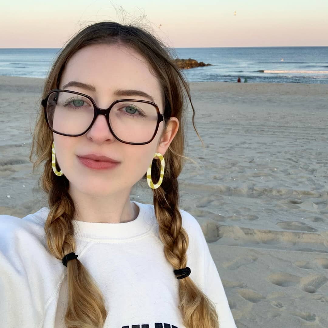 Madison in a pair of oblong oval post backs🤍

Comment below if you'd be interested in more styles in this shape🍵