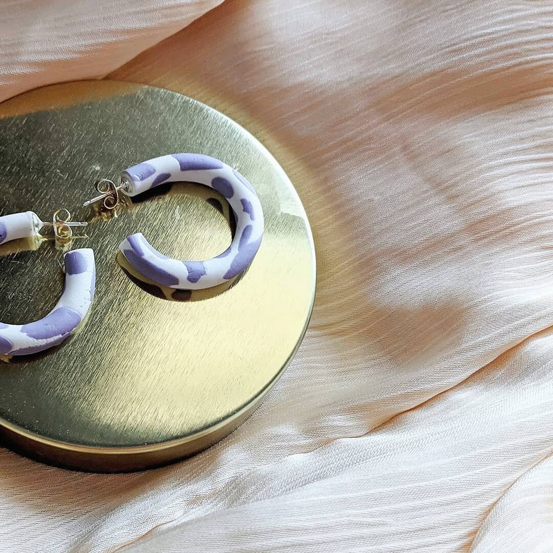 You asked for it! More cow print earrings just hit the shop. I'm absolutely in love with these lavender cow hoops.

Go to my Etsy for moooore pictures and info🐄