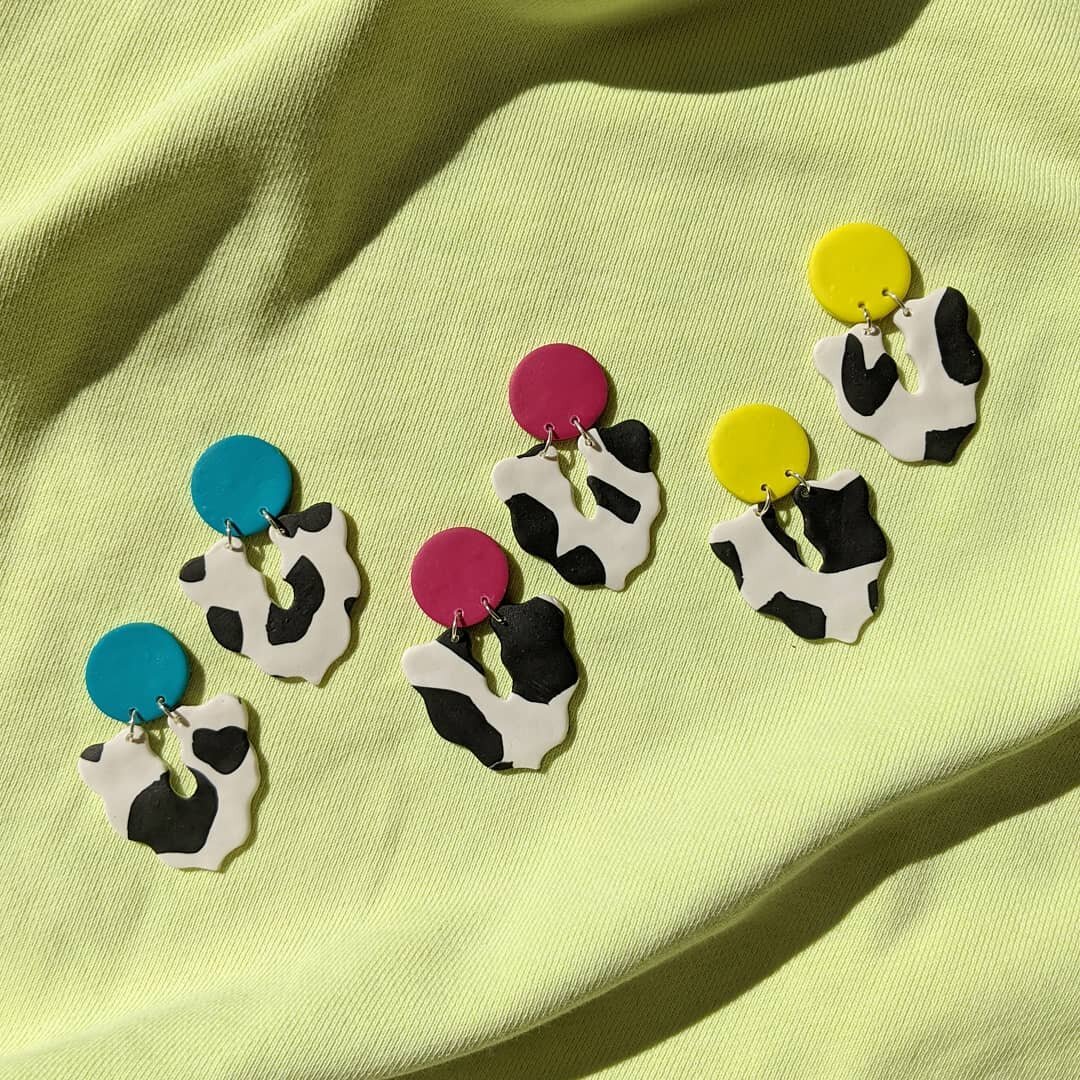 Vibrant Cow Prints are on sale NOW on Etsy! Choose between Cyan Magenta, and Bright Yellow.

Get them before they're gone🐄🌟