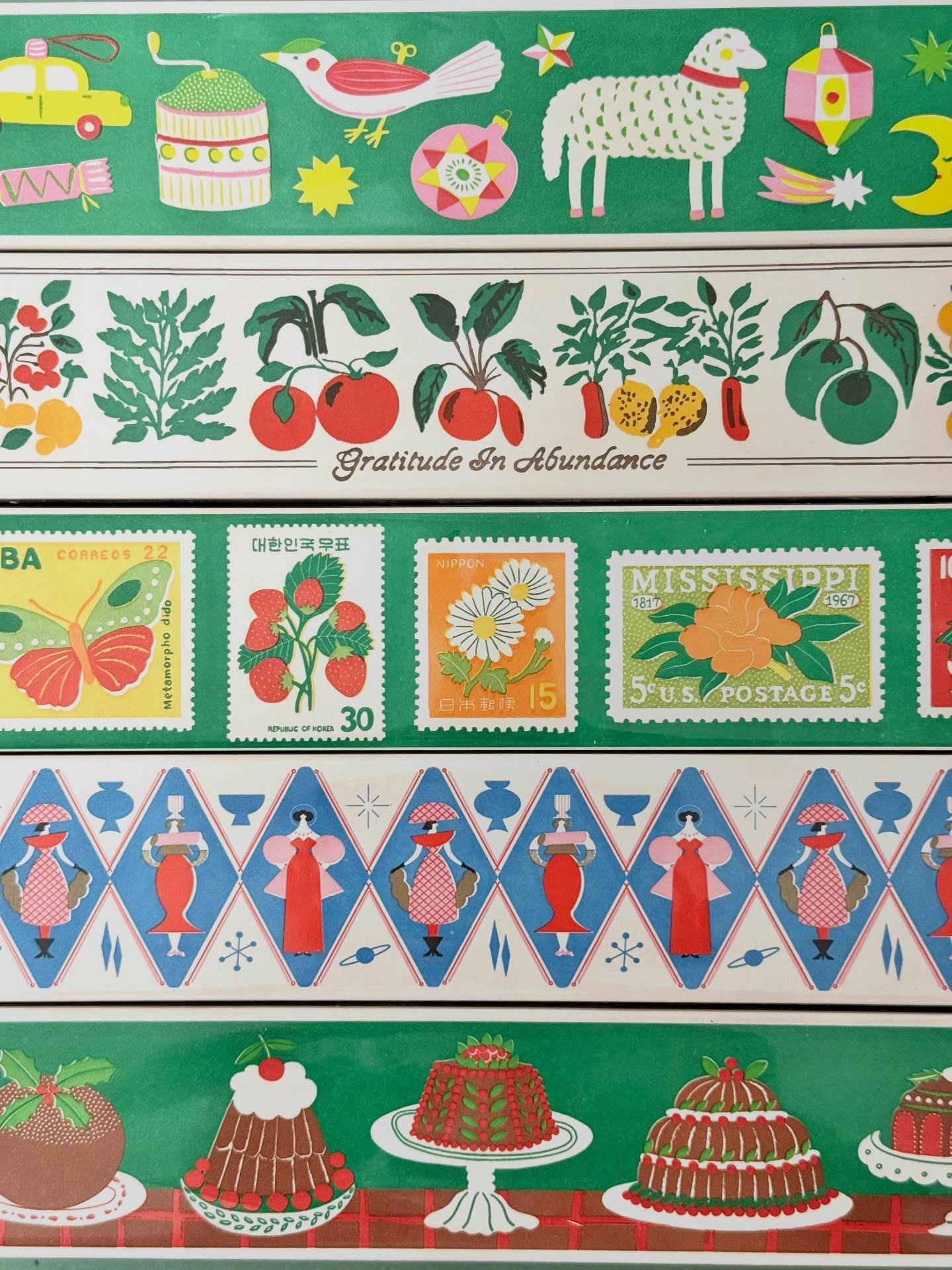 Les belles boites d&rsquo;allumettes @archivistgallery sont de retour &agrave; la 5e ! 

Cette ann&eacute;e, retrouvez les illustrations de @theprintedpeanut @ariane_butto @katyukik @realfunwow et @lottiefarmer7 

#matches #matchbox #candleseason #ho