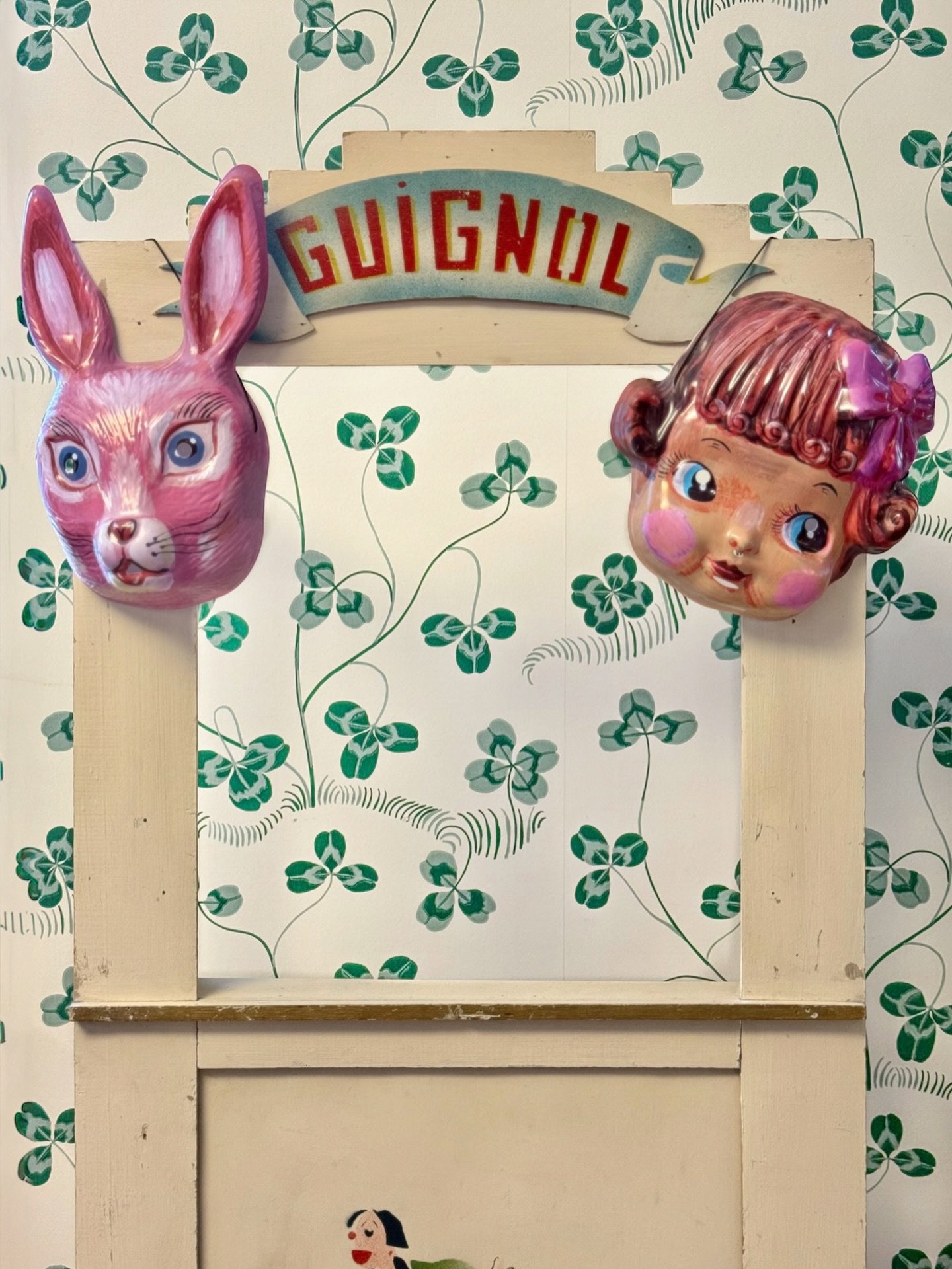 Petit th&eacute;&acirc;tre Guignol ancien et masques @nathalie_lete