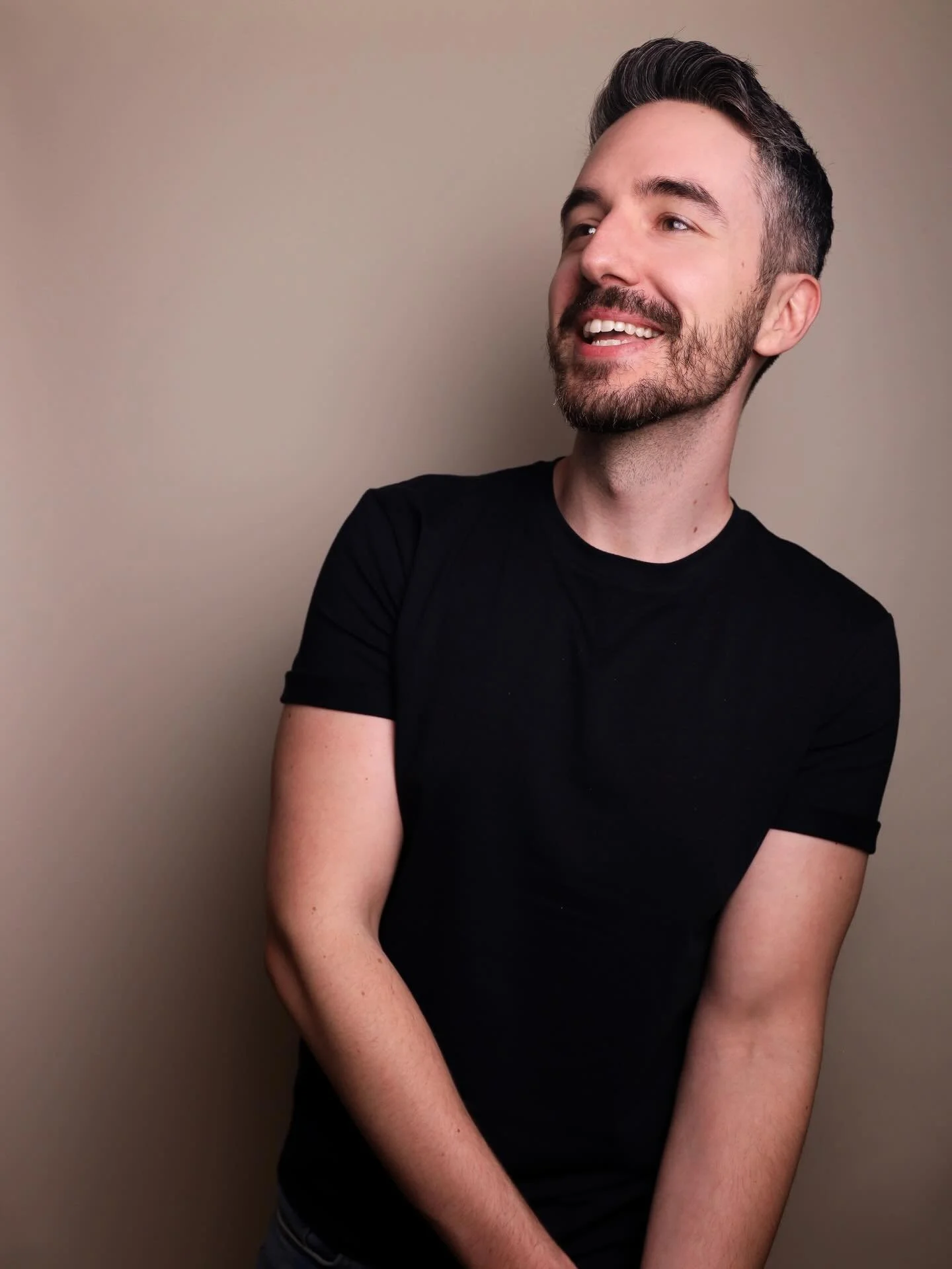 Hey!
I&rsquo;m older now and that&rsquo;s fun!
Let&rsquo;s be friends this year and make cool things :)

📸: @noamichelephotography