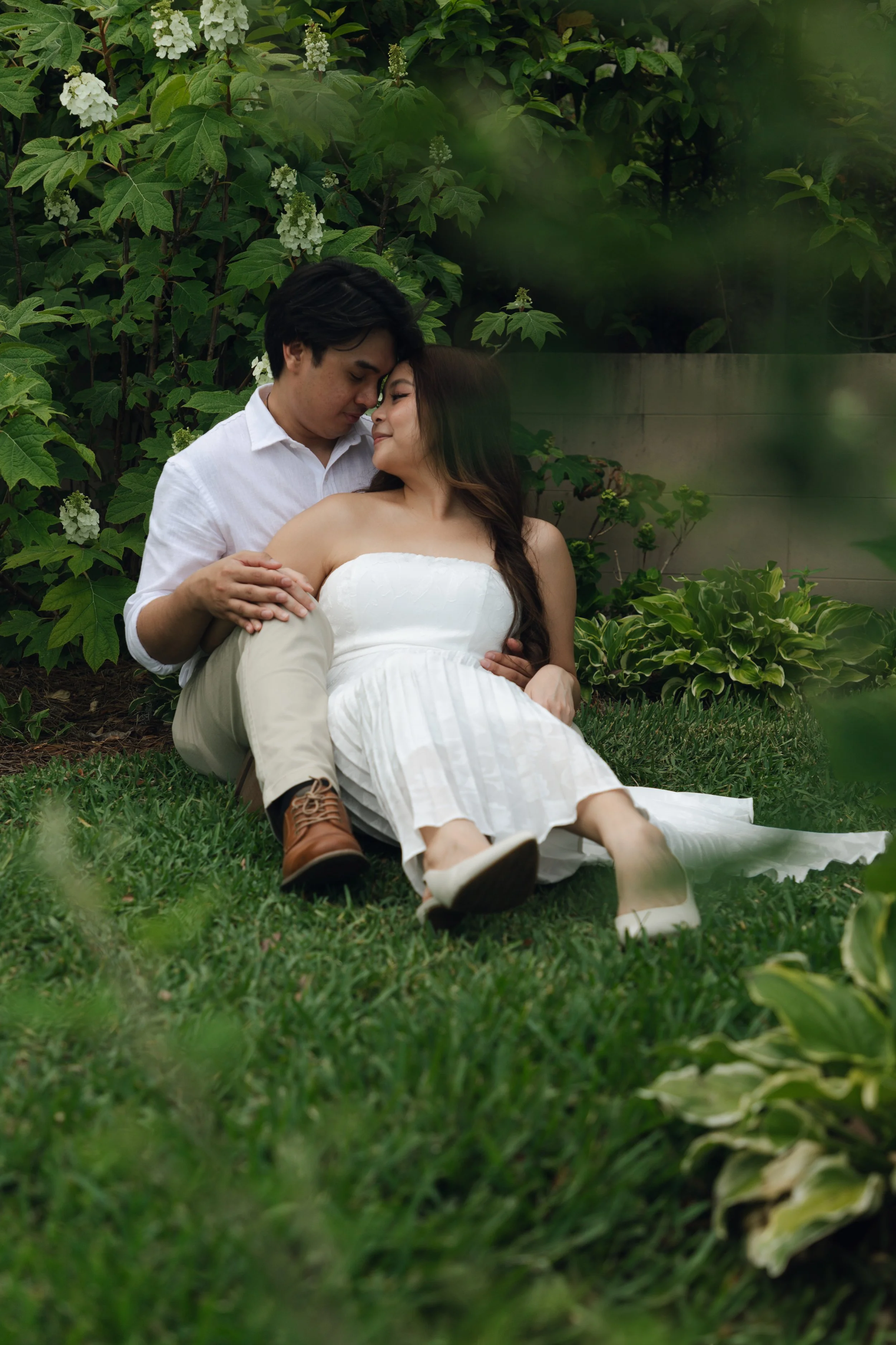 Romantic engagement photos at Cummer Museum of Art and Gardens