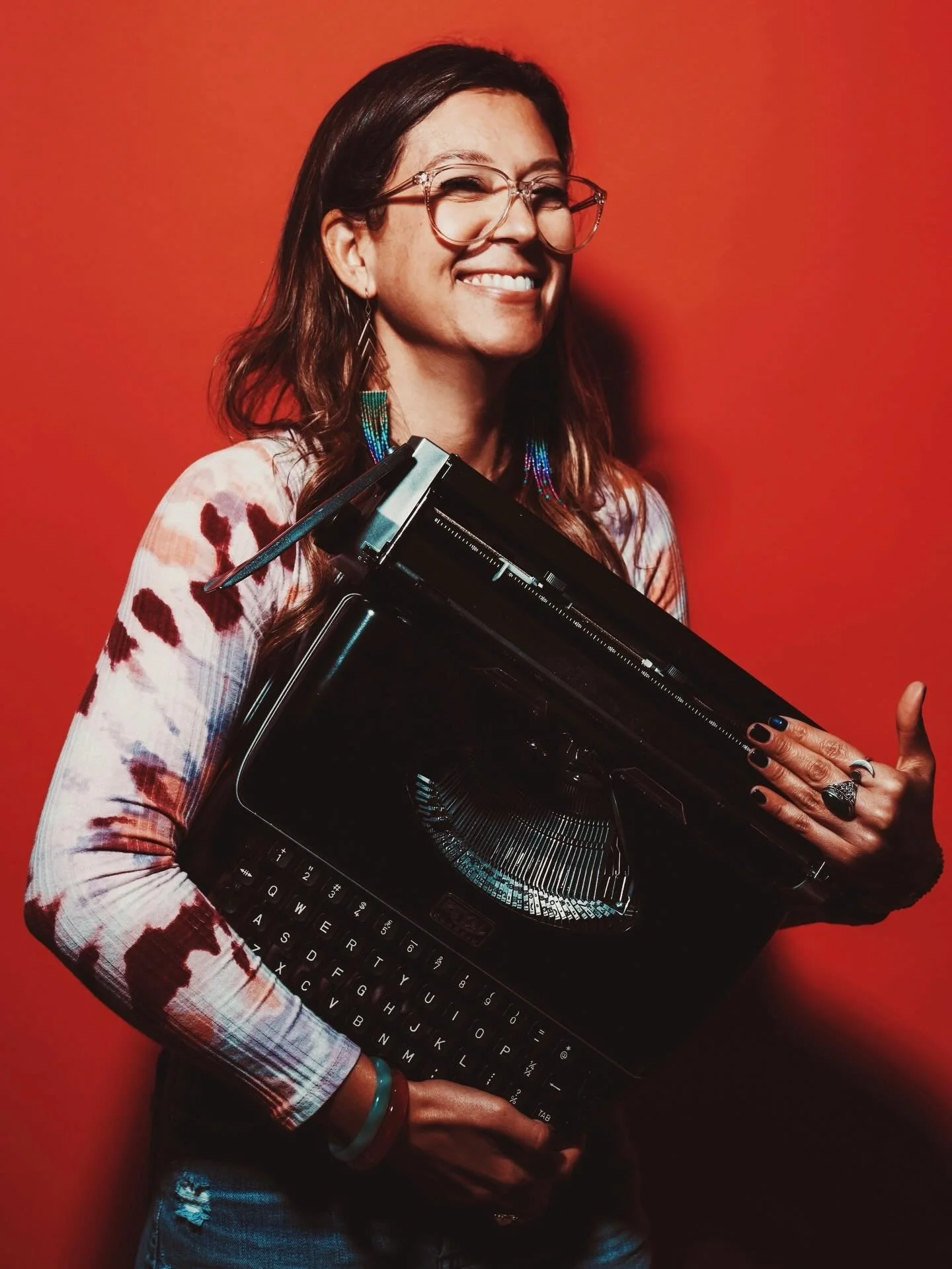 @good_goddess_urge will be at our 6th Annual Holiday Pop-Up Market ✍🏼

She types original poems on a classic typewriter on vintage paper. 📄

1-5pm, Saturday, December 6th! ✨✨✨

Our amazing vendors 💗✨ 
@meemzy8 
@earthmajesty 
@hellacharged 
@intri