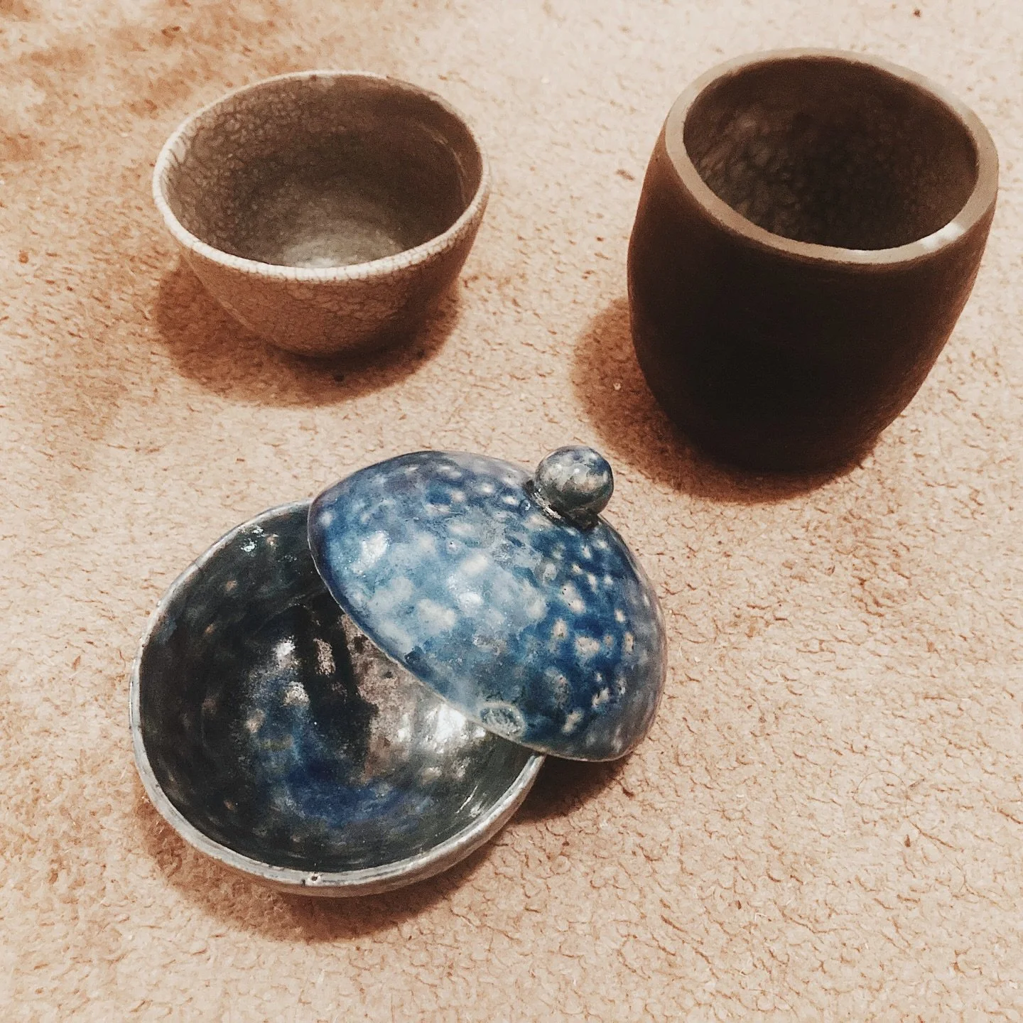 Ceramics by @emmasgordonphotography 

Have you met our newest teacher Emma Gordon? She is also an artist 😍 and will have some of her ceramics for sale at the Pop-Up on Sat - come check em out! 

6th Annual Holiday Pop-Up Market! 
1-5pm, Saturday, De