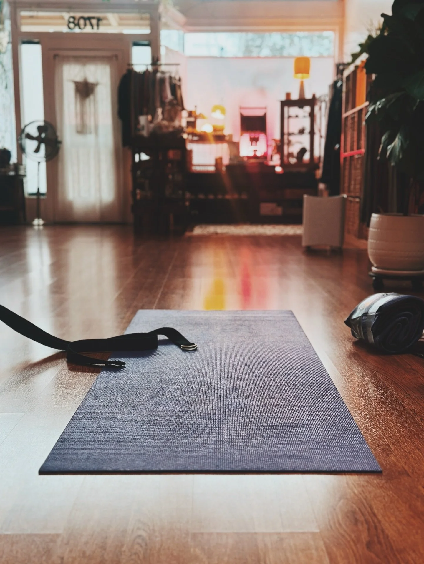 Settle in 💝 #refuge #breathingroom #bayareayogastudios #breathingroomalameda