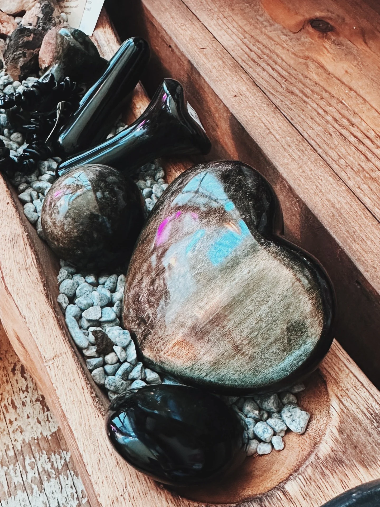 We love an opportunity to celebrate love ❤️ 
This weekend😍
Fri 2.13 💗  7-8:30pm
Soul Serenade: TRE + Sound Bath @avivalevine 

Sat Feb 14th 💕 2:30-4:30pm
Partner Yoga and Thai Massage @isabellajoanwilk 

And check out our new Crystal + Stone HEART