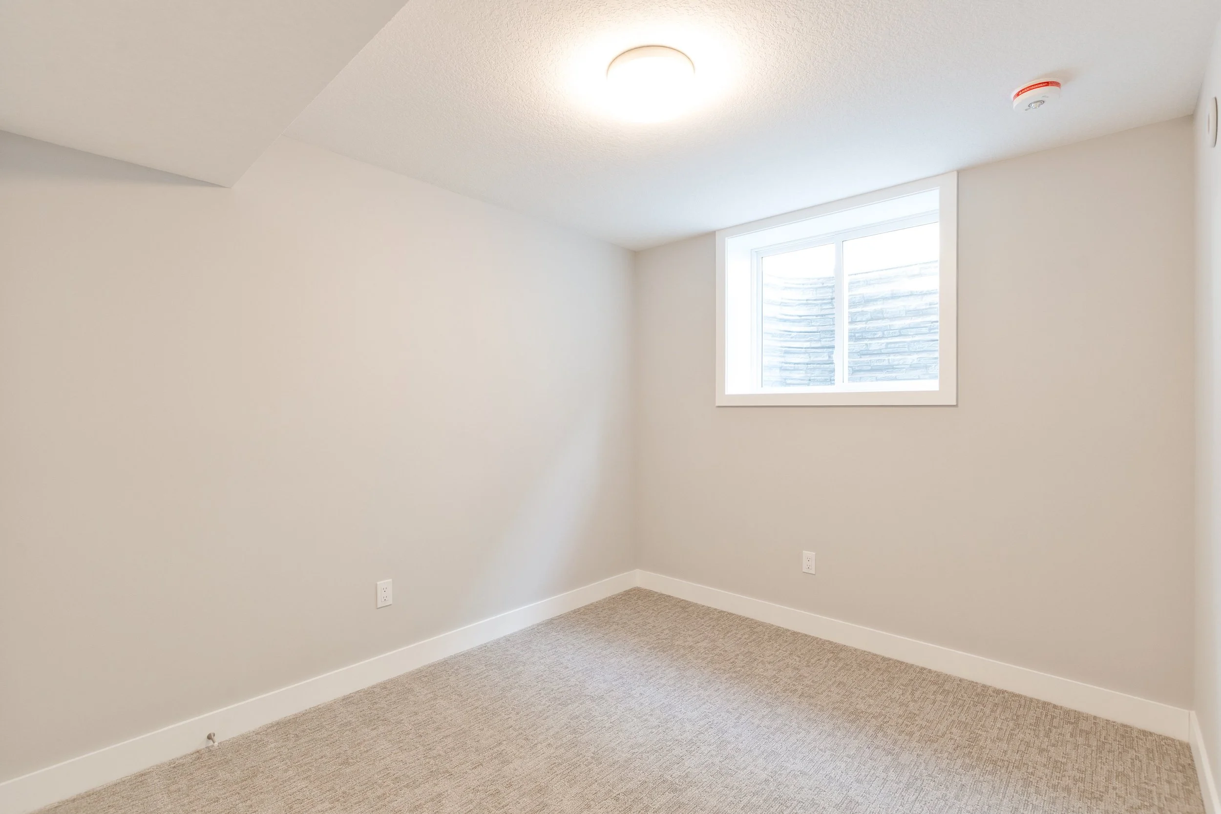 037-37 67 Harrow Ln.jpg