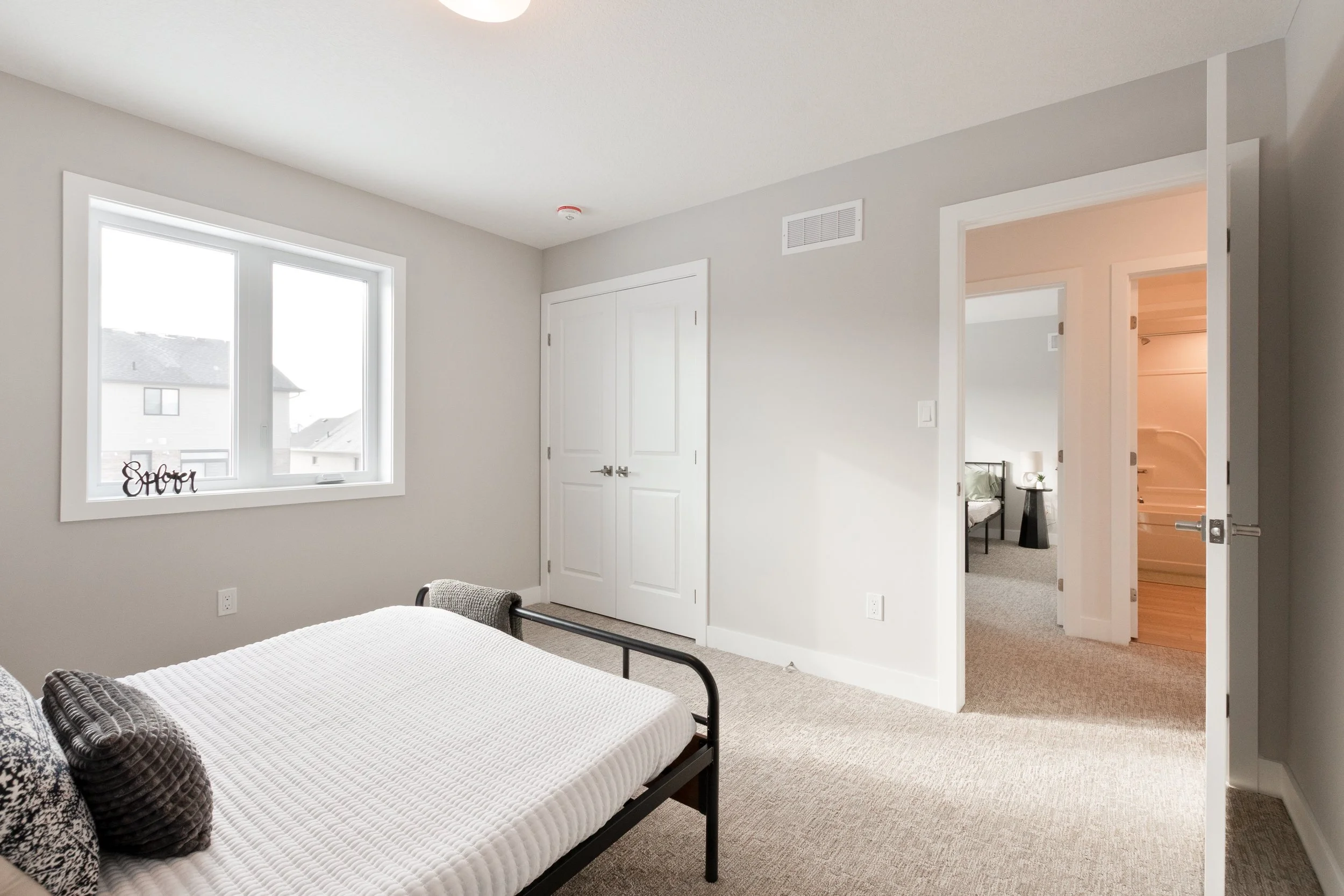 032-32 67 Harrow Ln.jpg