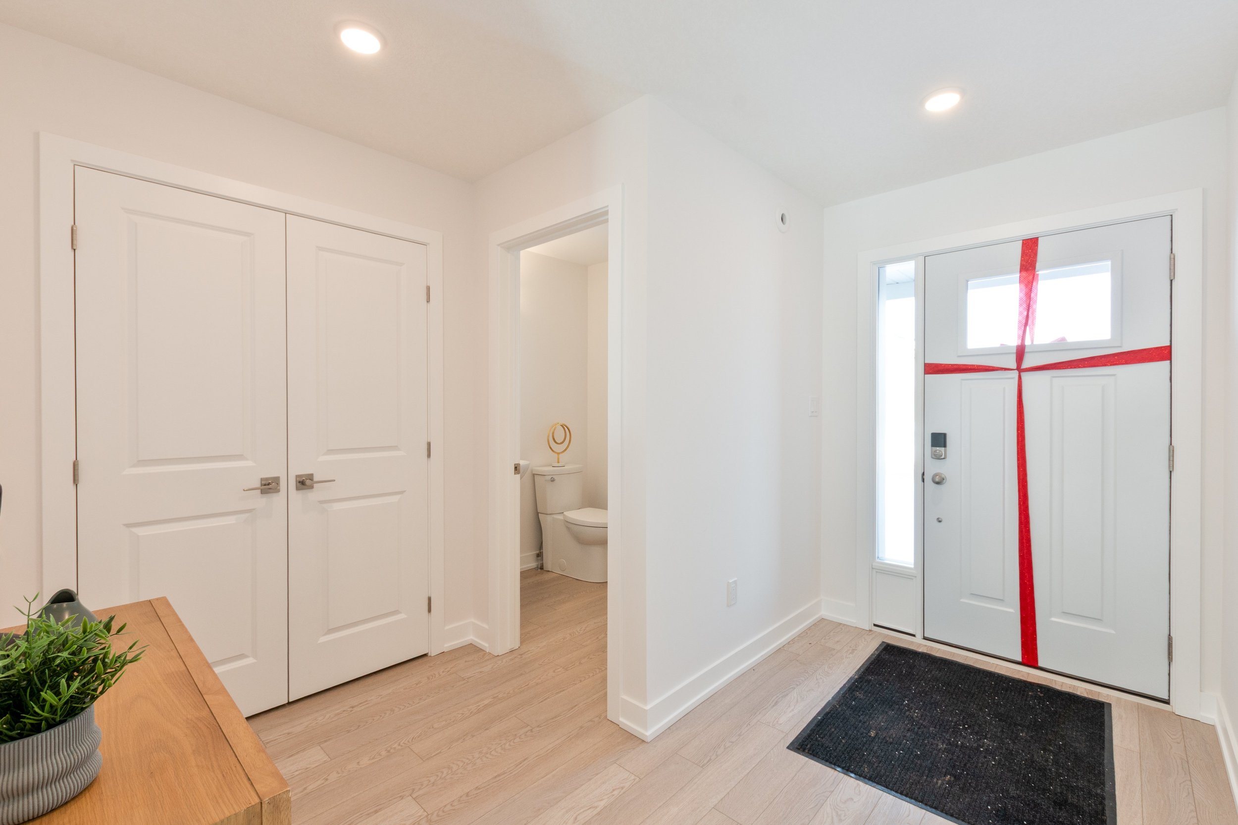 004-04 67 Harrow Ln.jpg