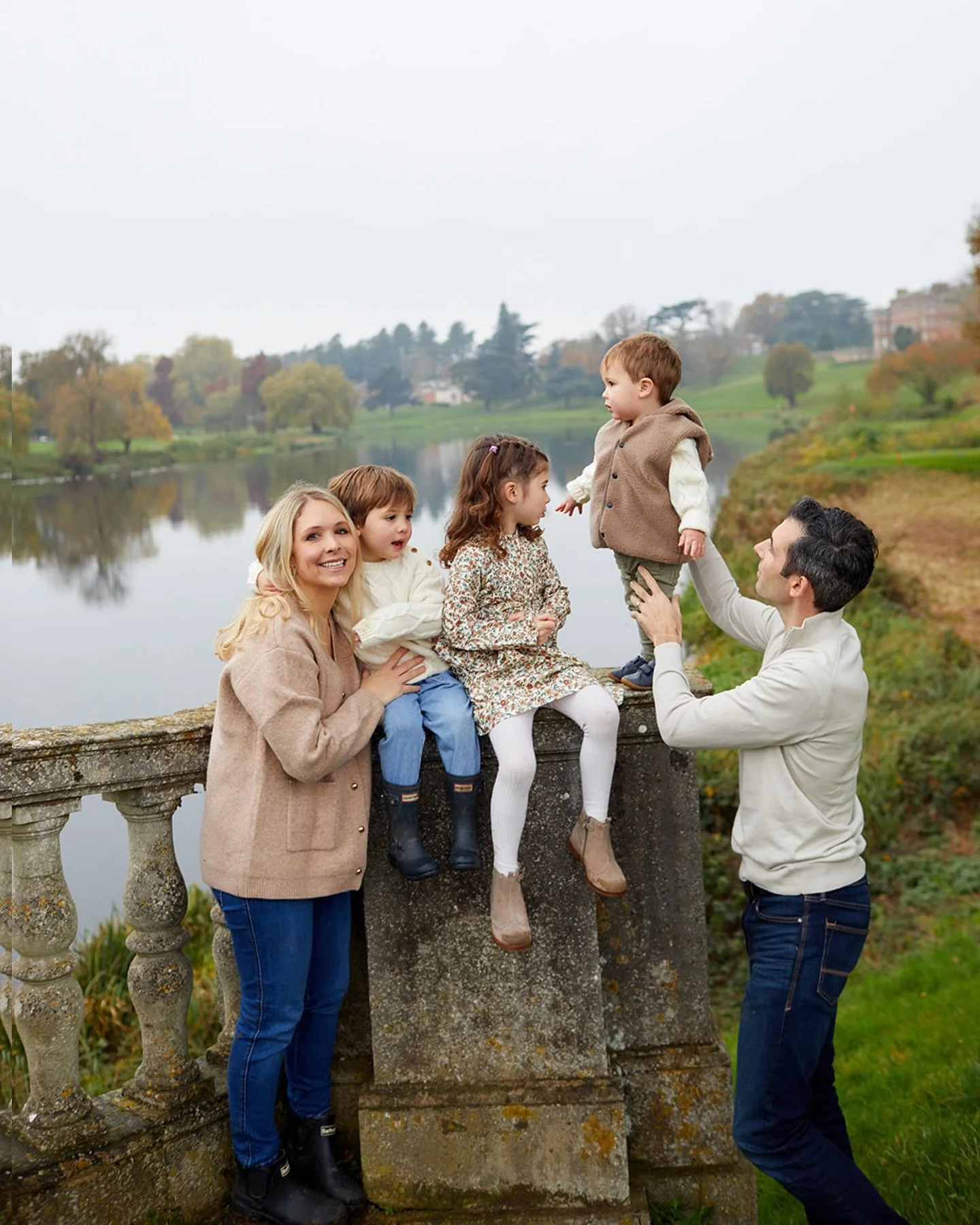Documenting some beautiful family moments for Emma and Nick. Returning to the Brocket Estate where they got married, this time with their three little ones ✨ 
.
.
.
.
#familyphotography #hertfordshire #brockethall #familyphotographer #hertsmums #docu