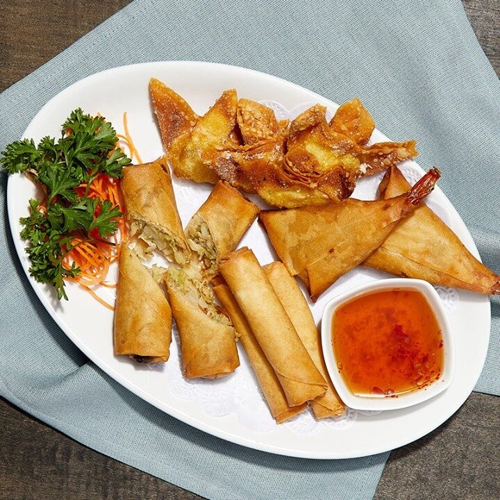 Starters platers come with Wonton,shrimp in blankets,cheese roll and springs roll. The only small plate that y&rsquo;all can try everything in one. #thaifood #instafood #siamthaidecatur