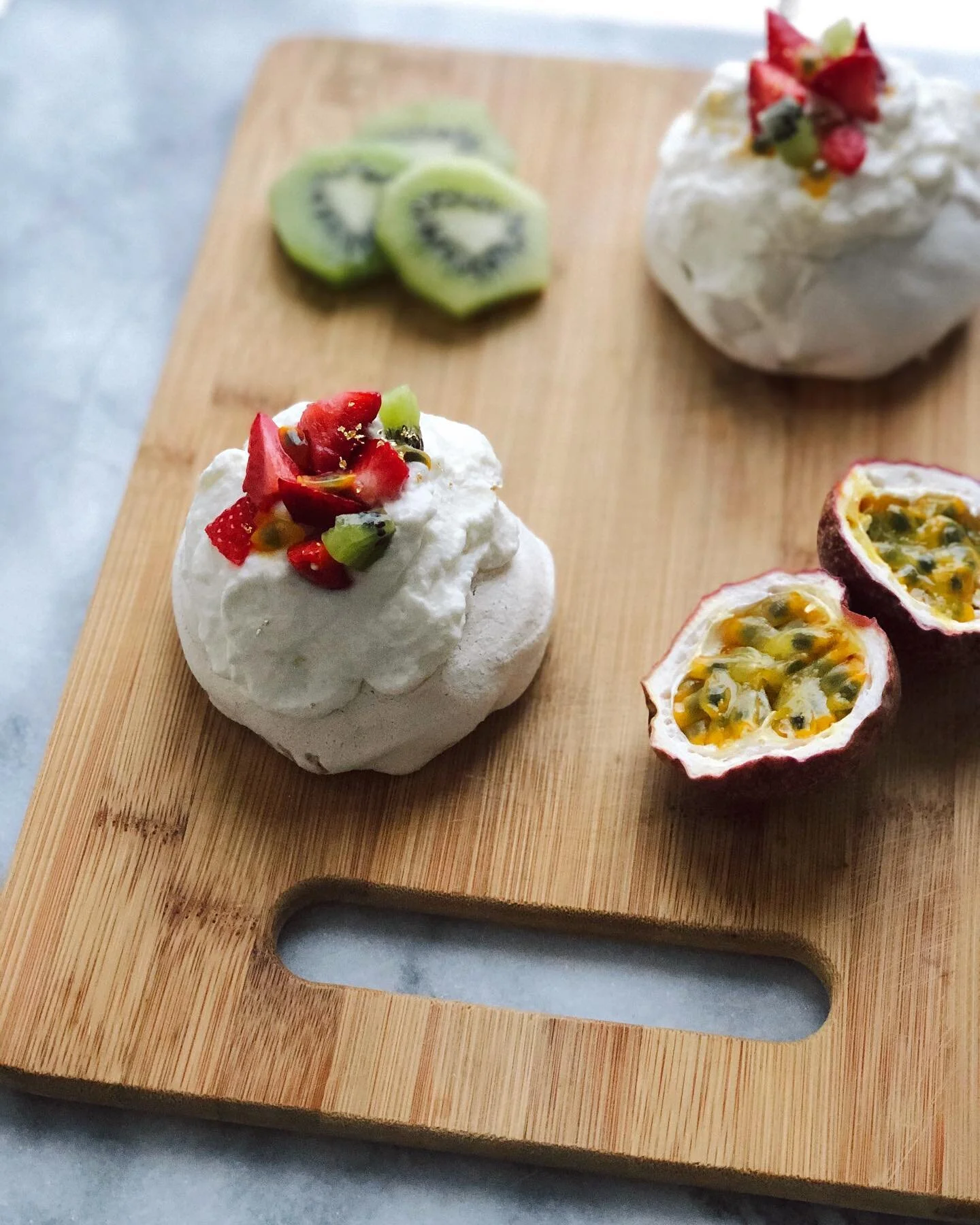 Mini pavlovas stuffed to the brim with fresh summer fruits!! 🍓🥝
.
.
.
.
.
.
#pavlova #pavlovacake #meringue #strawberries #kiwi #passionfruit #whippedcream #dessertsofinstagram