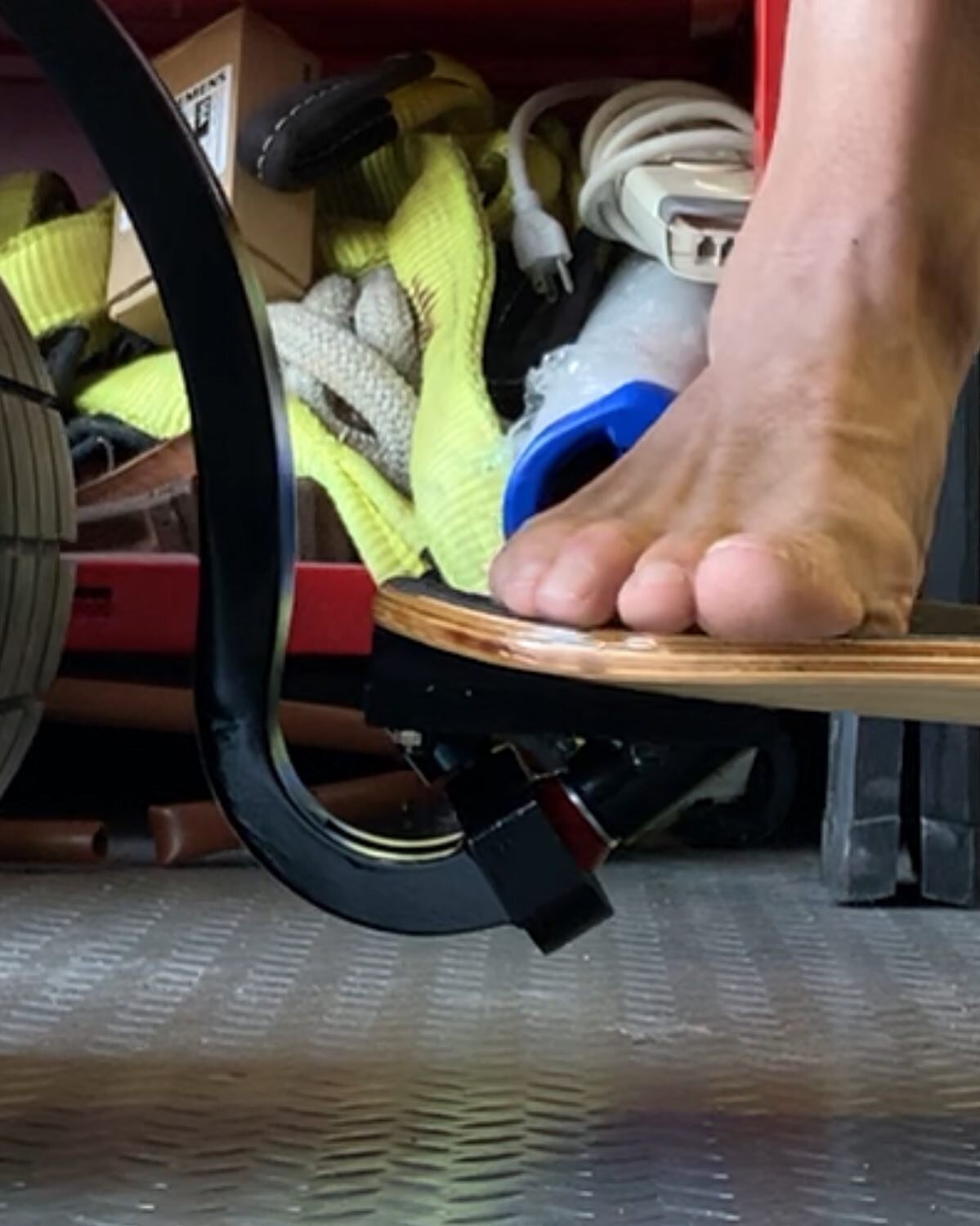 New turning mechanism sadly did not improve the turning characteristics.  The dream is to make every carve feel like a double overhead bottom turn&hellip;this has never been done before so back to the drawing board. Wish us luck 🤙