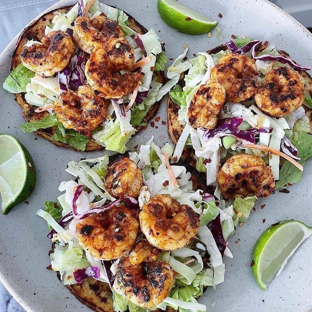 We are starting to drool!!!🤤#tacotuesday for the win! 🙌🏼
&mdash;
@healthyfoods.center Spicy Shrimp Tacos with slaw, over some lowcarb spicy jalape&ntilde;o flatbreads.
.
Here&rsquo;s how I made it:
.
1. Used spicy jalape&ntilde;o cauliflower flatb