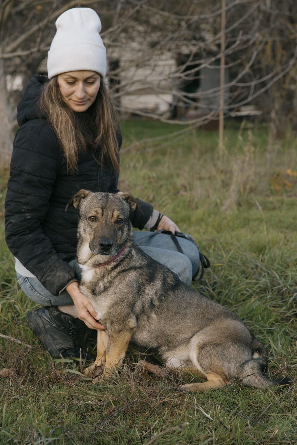   CHARLIE wartet voller Sehnsucht auf seine Menschen  
 
Geschätztes Alter: geb. ca. 04/2024 
Geschlecht: männlich, kastriert 
Größe: 44 cm 
Gewicht: 17 kg 
Rasse: Mischling 
 
  Charakter:   
fklug, lernwillig, menschenbezogen, kennt das Laufen an d
