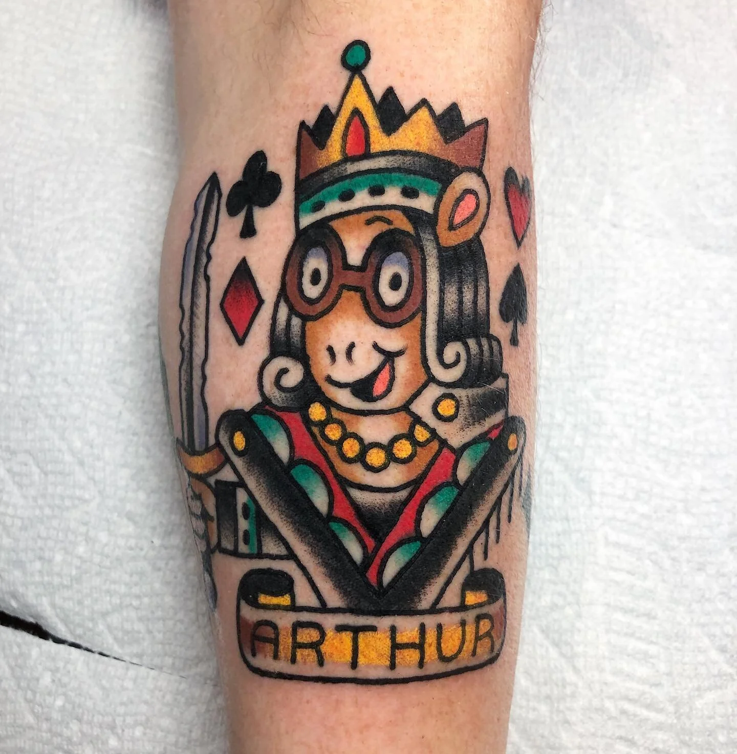All hail King Arthur 🤴 #tattoo #tattoos #traditionaltattoo #kingtattoo #tradisrad #radtrad #colortattoo #arthur #usatraditional #tradworkers #ladytattooers #knoxvilletattoo #boldwillhold #bright_and_bold #besttradtattoos #skinart_traditional #boldta