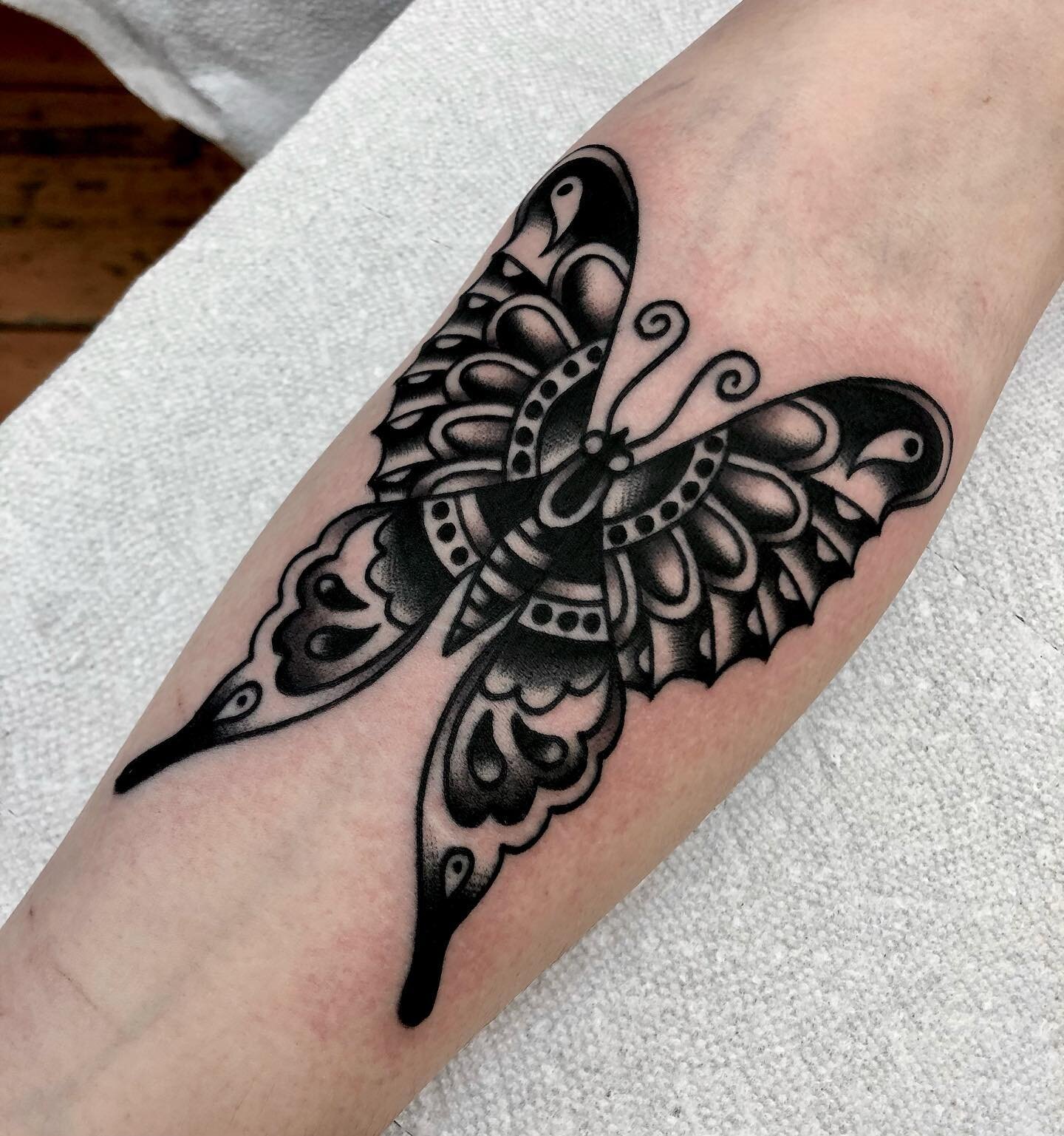 Really fun black and grey moth from the other day based on some color flash of mine that I kinda reworked for no color. Thanks for looking! #tattoo #tattoos #traditionaltattoos #bright_and_bold #skinart #oldlines #oldschooltattoo #traditionalclub #ta