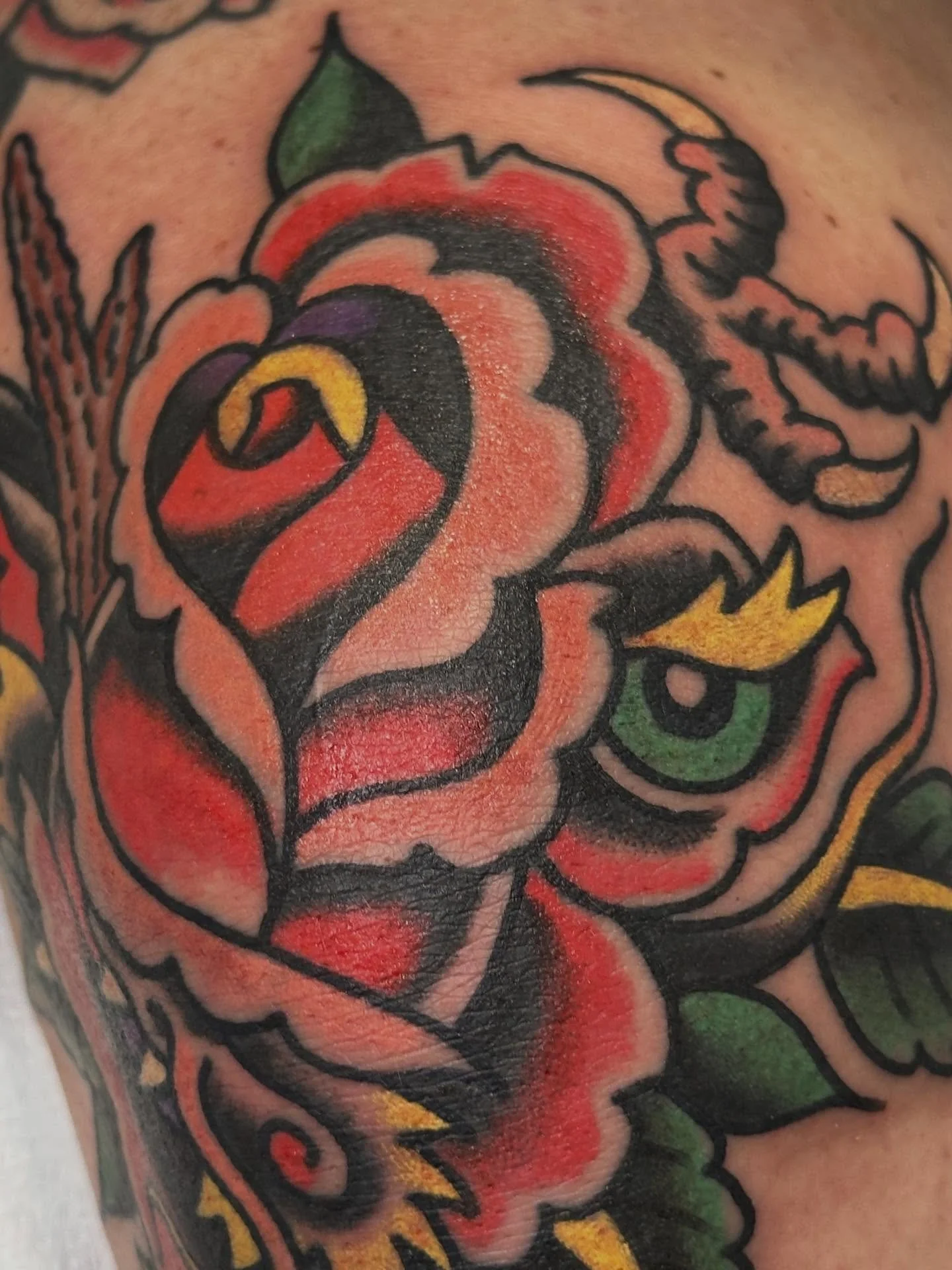 Dragon morph for a knee. Dm to book yours today!