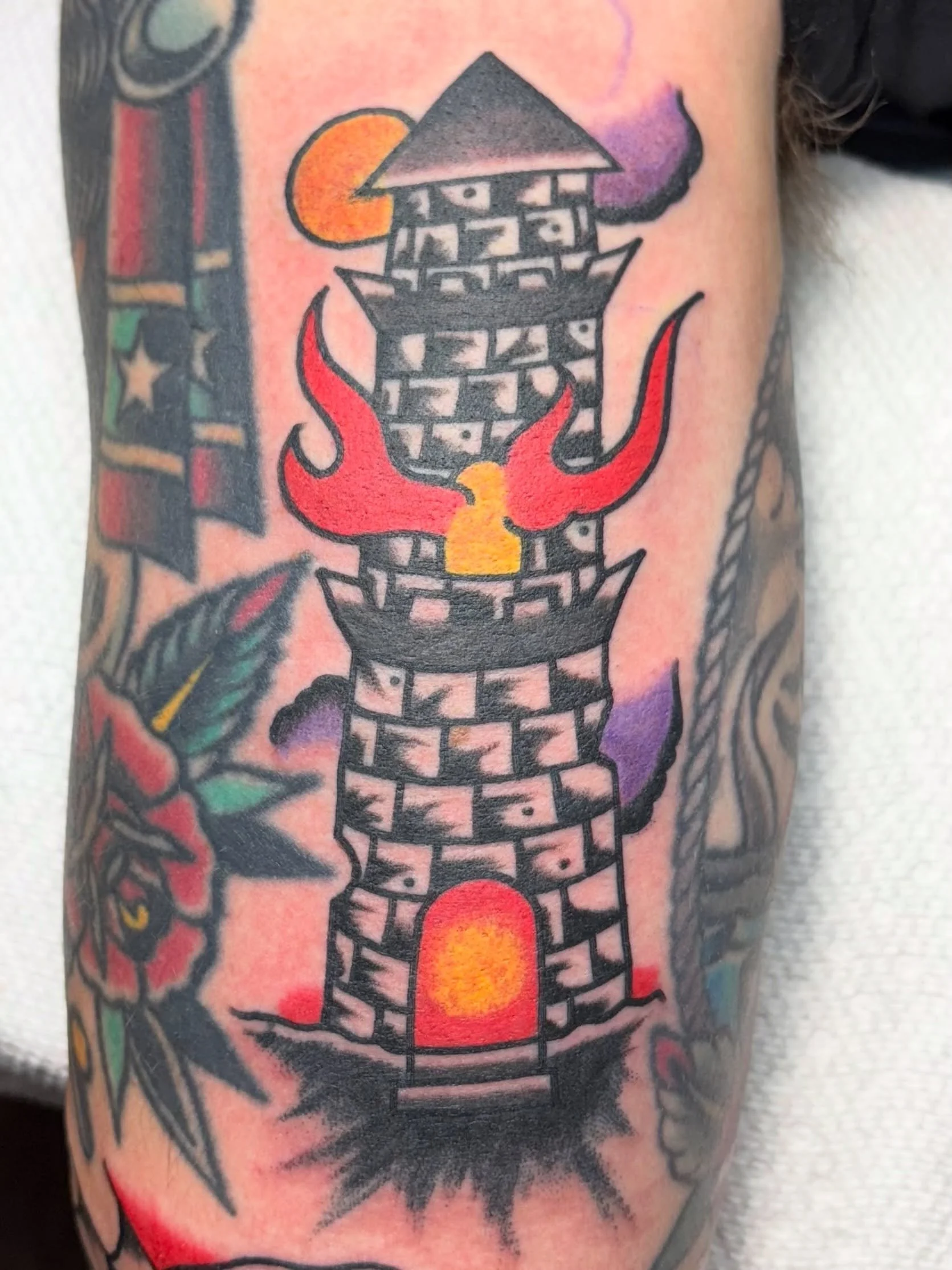 One I never posted from earlier in the year! Shoot me a DM to get some tats. Both were custom designs drawn to fit the gaps 🏰