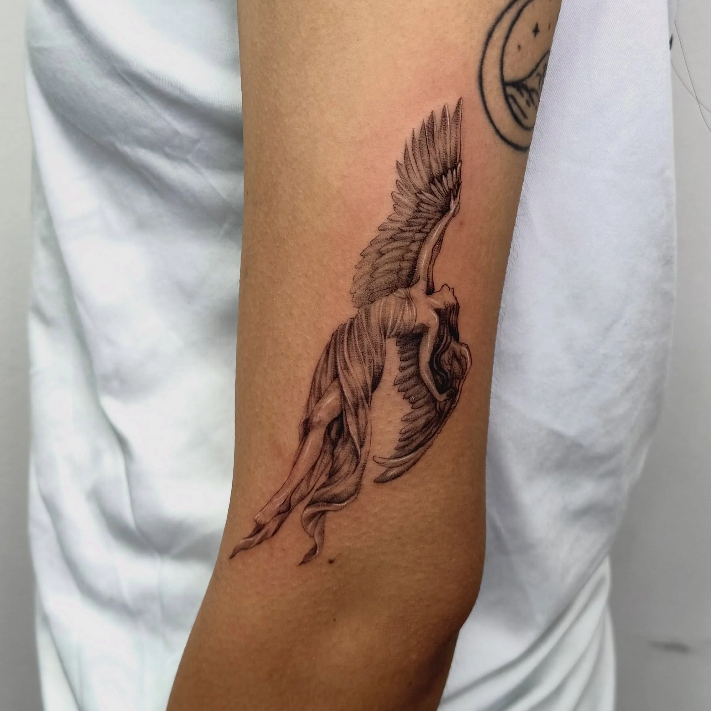 A new chapter begins. 
I&rsquo;m so excited and grateful to share, you can now find me at @riversidetattooclub 
I&rsquo;m truly honored to begin this new journey alongside such talented artists.
Now i will be Accept booking for october for new client