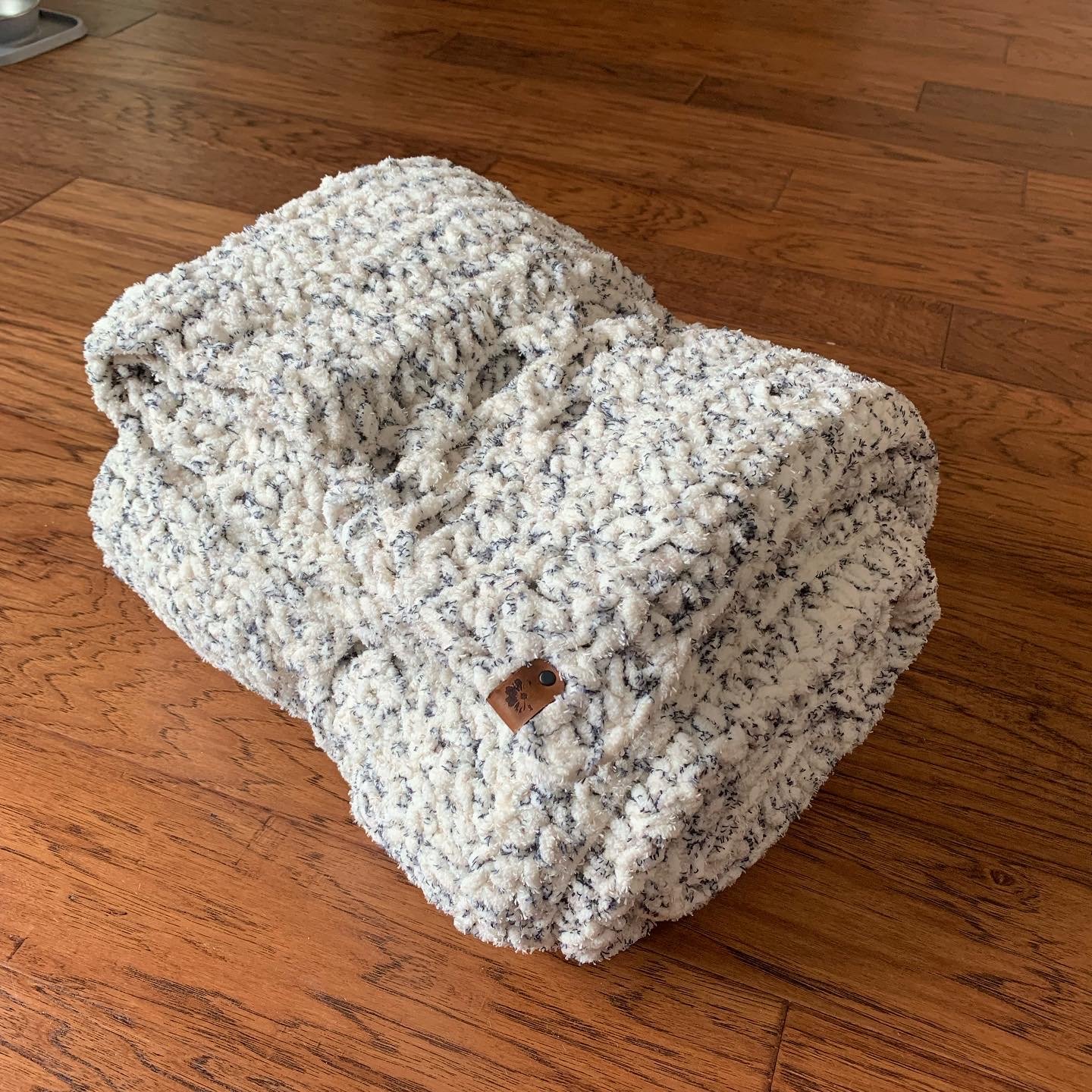 Chunky Blanket with Leather Tag