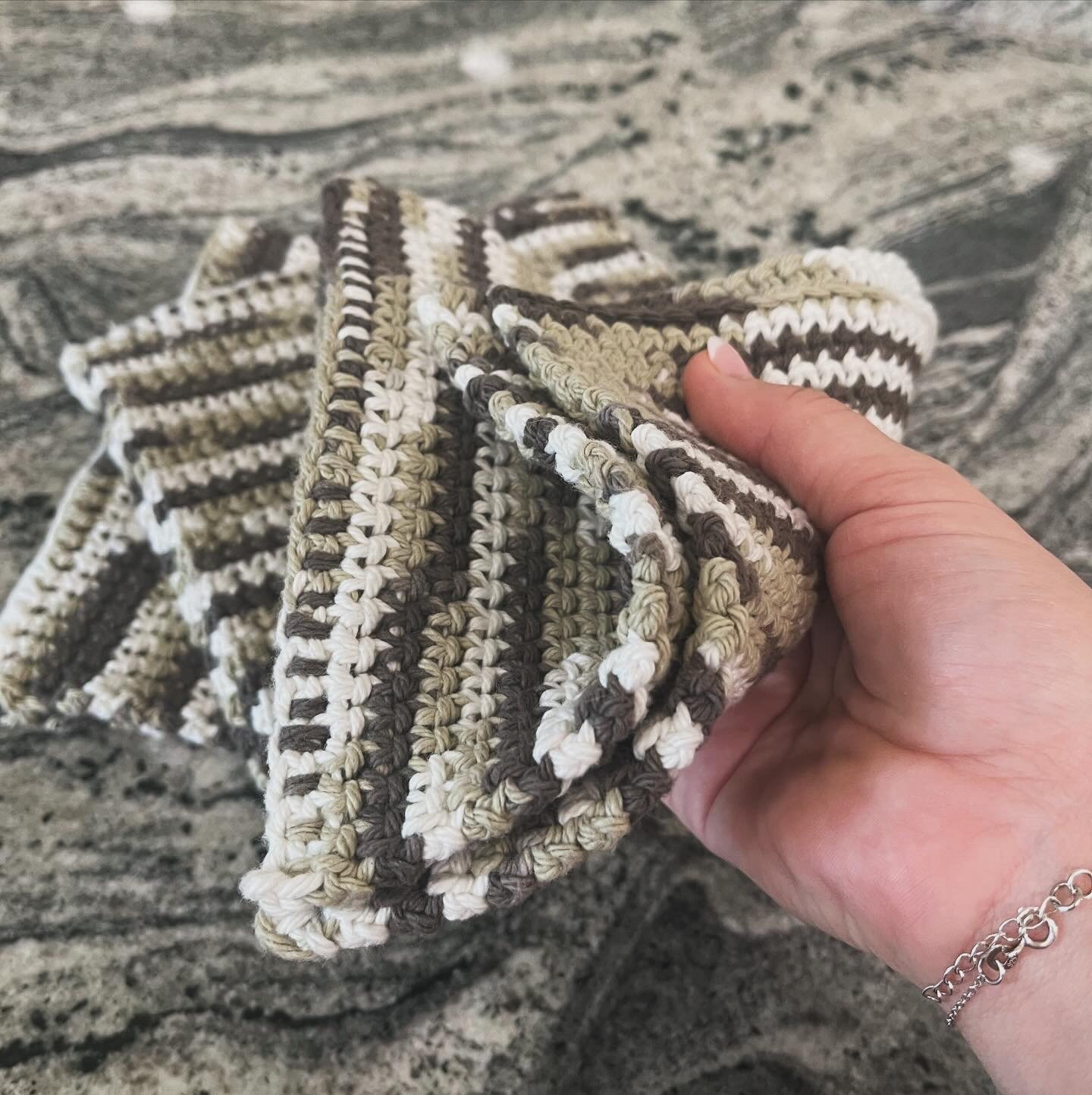 Neutral Hot Pads