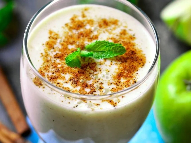 Apple crumble breakfast smoothie