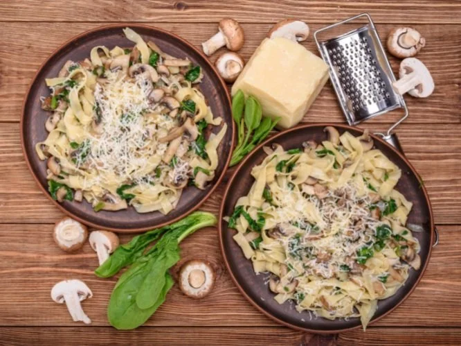 Creamy leek, mushroom and spinach pasta