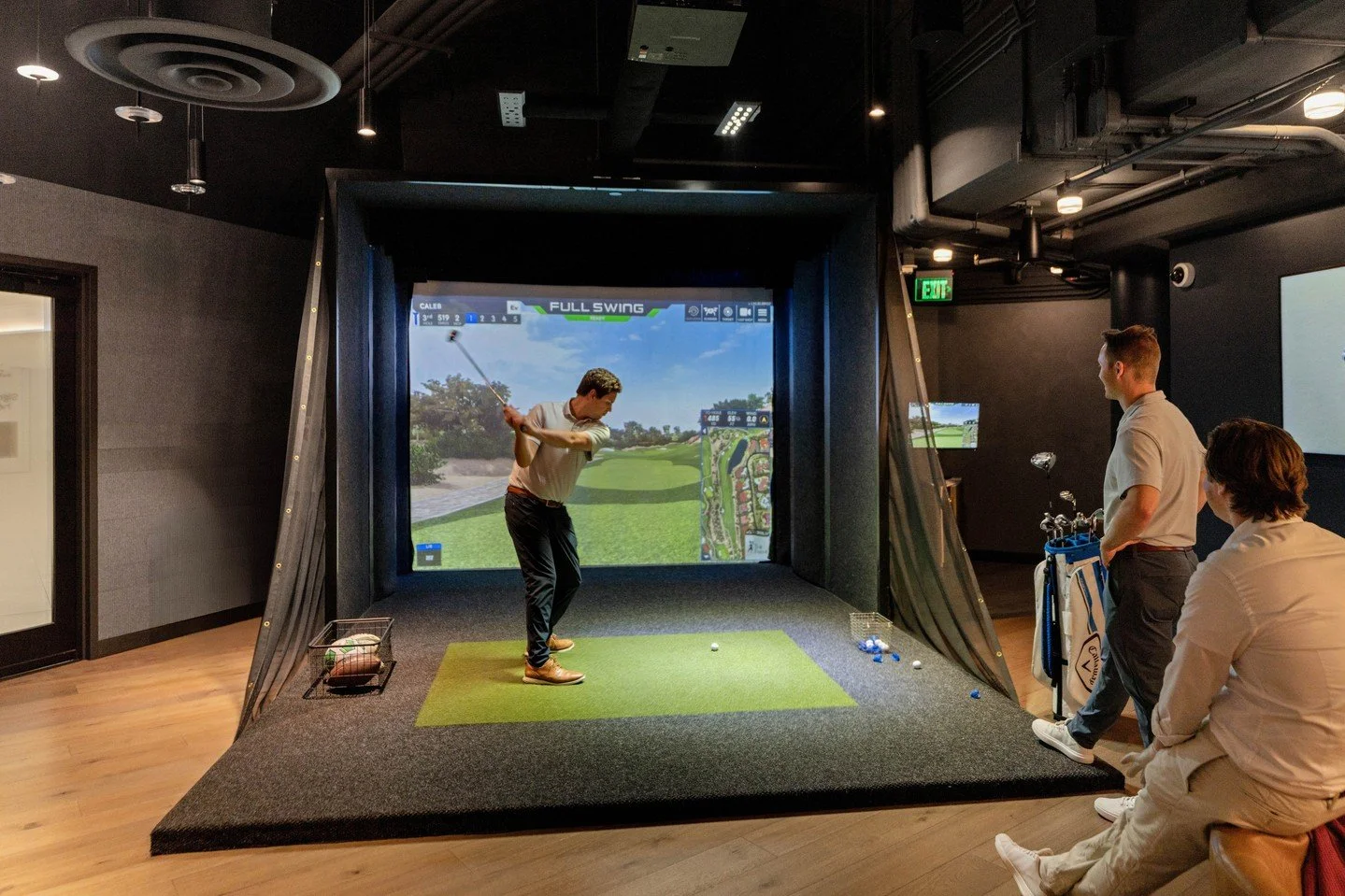 A little friendly competition on the green. This is your sign to head to The Range on your lunch break.⁠
⁠
⁠
#CenturyPark #CenturyCity #CorporateLife #GolfBreak #WorkPlayBalance