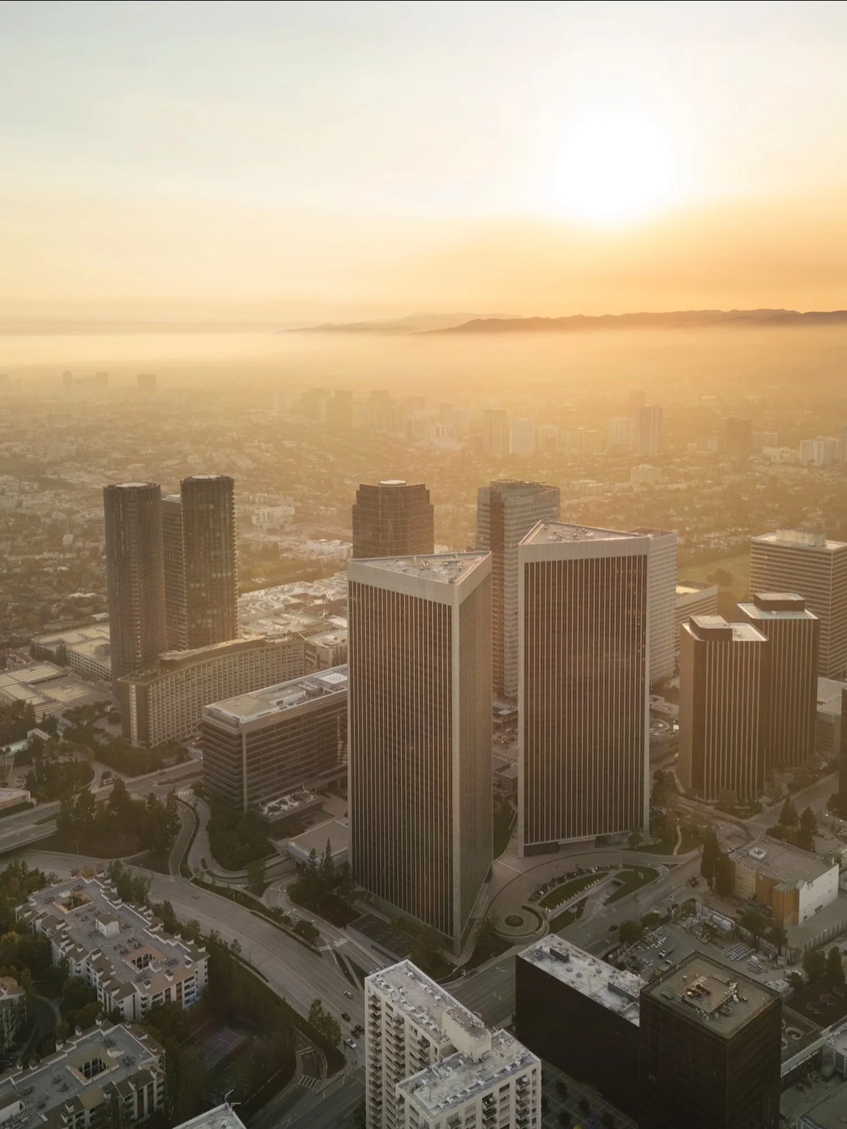 From day to night, watching Century Park light up.
.
.
.
.
#centurycity #centurypark #luxuryoffices #losangelesarchitecture #modernofficedesign