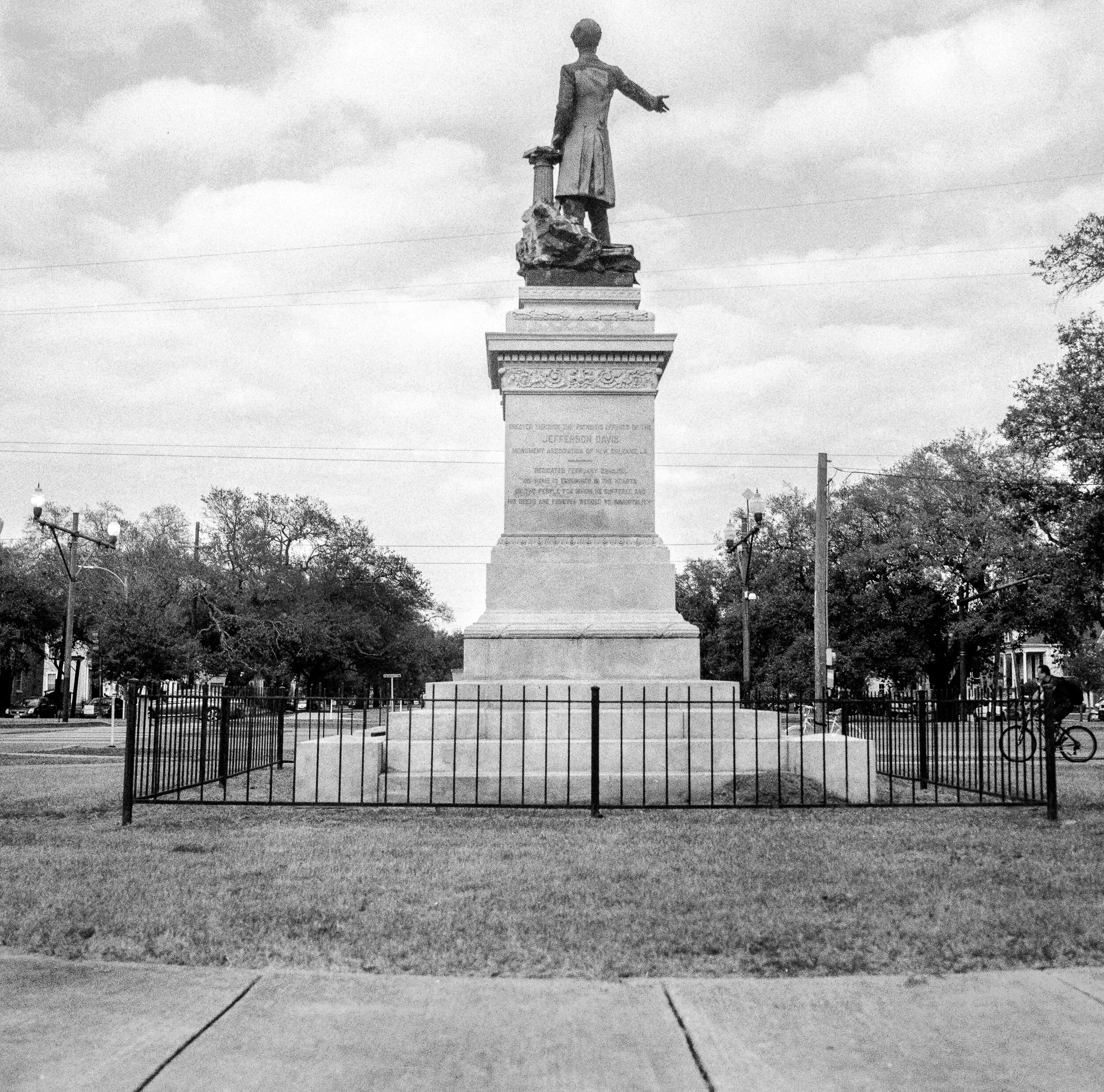 Jefferson Davis monument, President of the Confederate States of America, dedicated February 22, 1911, the fiftieth anniversary of his inauguration [v]