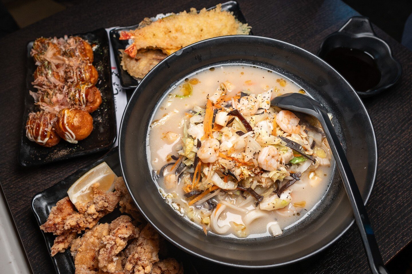 Udon cravings satisfied! Who else loves these thick, chewy noodles? ITADAKIMASU!  #FoodieFindsLA 🍜😍

👇 Freshly homemade noodles 

◾️◽️◾️◽️◾️◽️◾️◽️◾️◽️
🍜 ᴍᴀʀᴜɢᴀᴍᴇ ᴍᴏɴᴢᴏ ʟᴀ
⏰ ᴍᴏɴ - ᴛʜᴜʀꜱ : 11:30 ᴀᴍ - 9:00 ᴘᴍ 
⏰ ꜰʀɪ - ꜱᴜɴ: 11:30 ᴀᴍ - 10:00 ᴘᴍ
📍 329