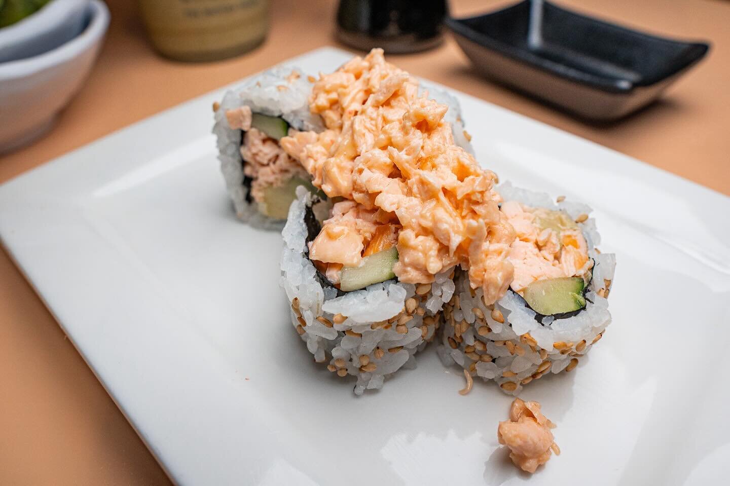 Brace yourself for a flavor explosion! Sushi time is the best time. ITADAKIMASU! #vegasEats 🍣💥 

◾◽◾◽◾◽◾◽◾◽
🍣 𝗔𝗬𝗖𝗘 𝗦𝗨𝗦𝗛𝗜 𝗠𝗢𝗡 𝗠𝗔𝗥𝗬𝗟𝗔𝗡𝗗
⏰ ᴅᴀɪʟʏ: 12:00 ᴘᴍ - 11:00 ᴘᴍ
⏰ ʟᴀꜱᴛ ꜱᴇᴀᴛɪɴɢ ꜰᴏʀ ᴀʏᴄᴇ 10ᴘᴍ
⏰ ʟᴀꜱᴛᴏʀᴅᴇʀ10:30ᴘᴍ 
📍 9770 ꜱ ᴍᴀʀʏʟ