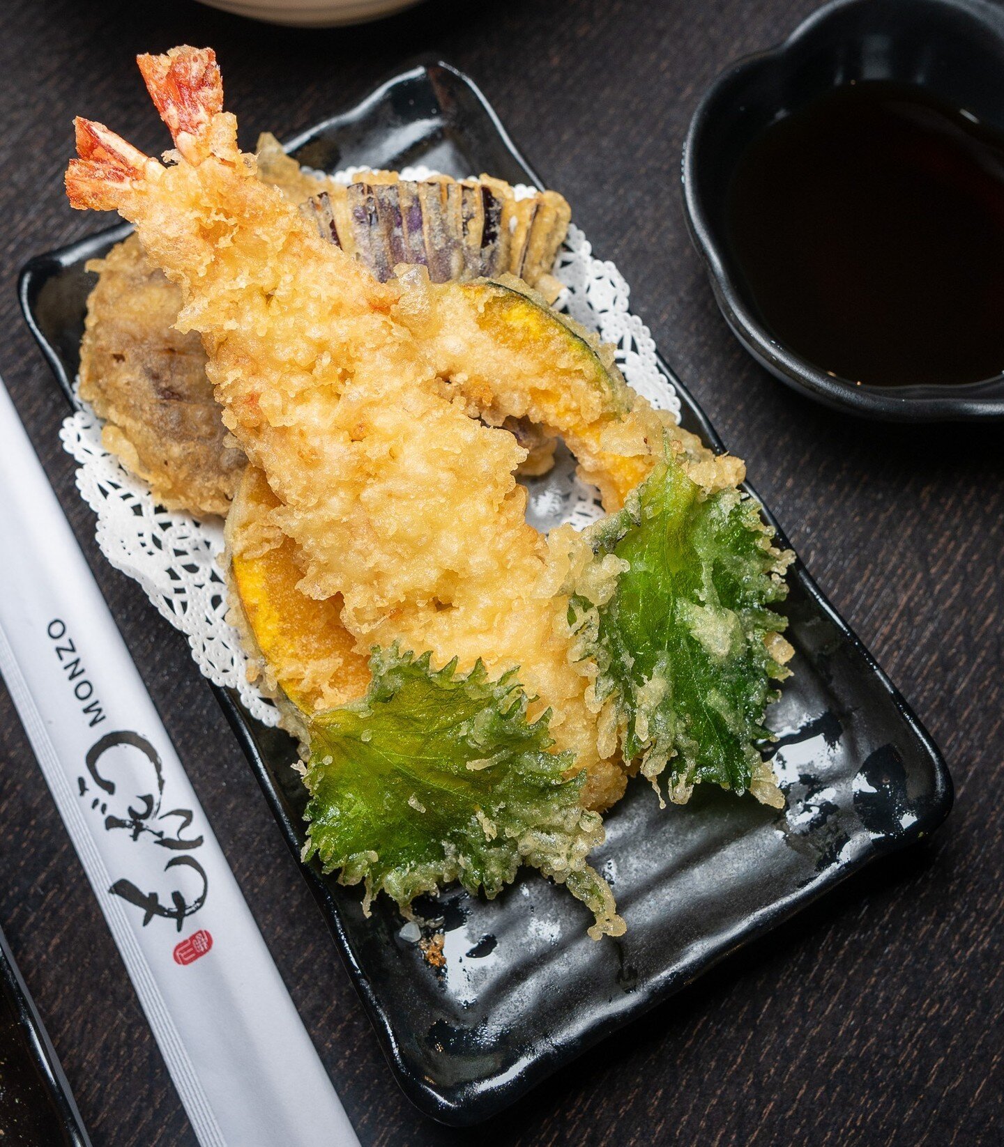 From shrimp to veggies, our tempura is always a crunchy delight! ITADAKIMASU! #FoodieFindsLA 🍤🥢 

👇 Freshly homemade noodles 
◾️◽️◾️◽️◾️◽️◾️◽️◾️◽️
🍜 ᴍᴀʀᴜɢᴀᴍᴇ ᴍᴏɴᴢᴏ ʟᴀ
⏰ ᴍᴏɴ - ᴛʜᴜʀꜱ : 11:30 ᴀᴍ - 9:00 ᴘᴍ 
⏰ ꜰʀɪ - ꜱᴜɴ: 11:30 ᴀᴍ - 10:00 ᴘᴍ
📍 9 ᴇᴀꜱᴛ 