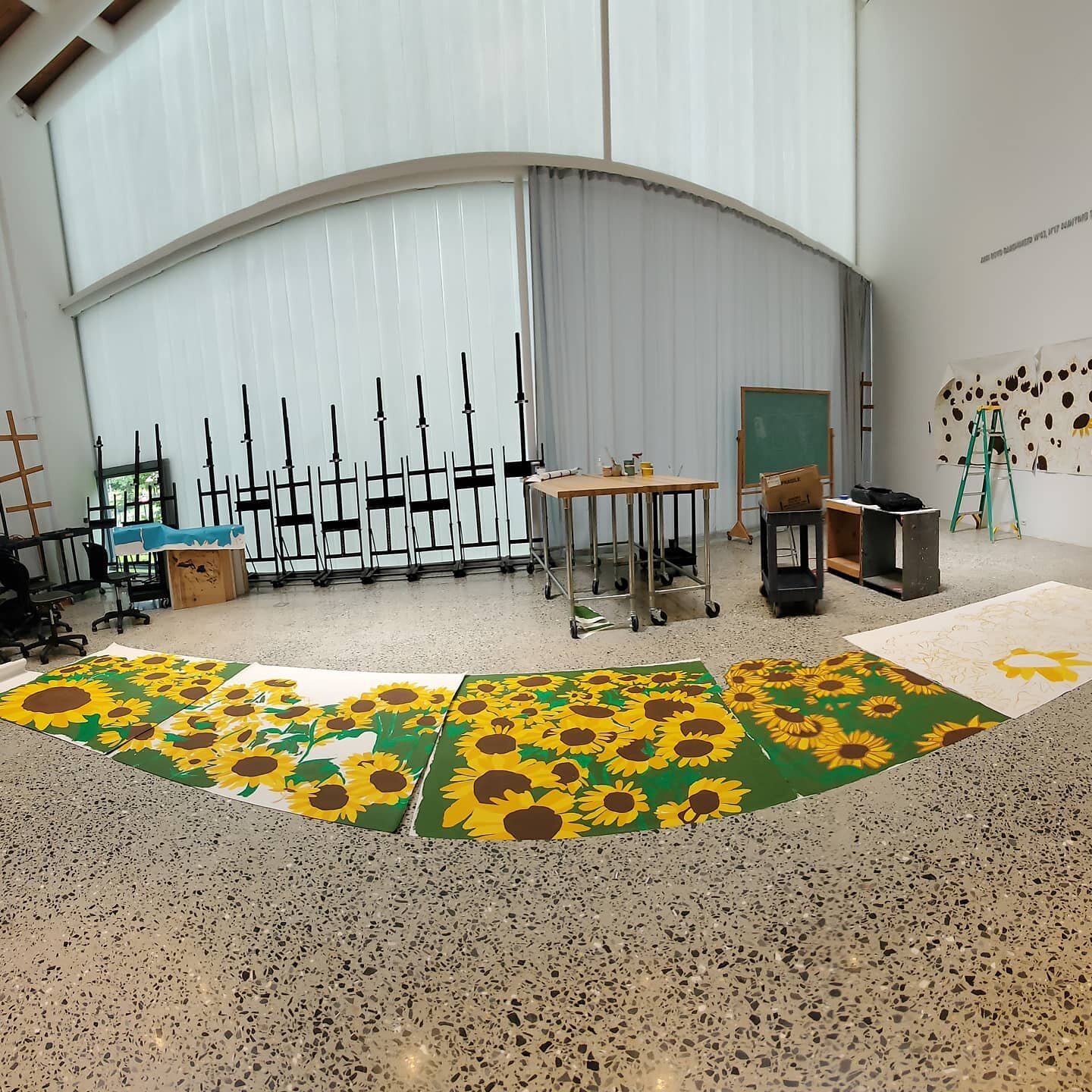 We've got 20 more feet of sunflowers to paint this Saturday at the Beaver Street Lot (341 Beaver)! Join us and check out the newly resurfaced wall thanks to LD Painting and @pennstone !