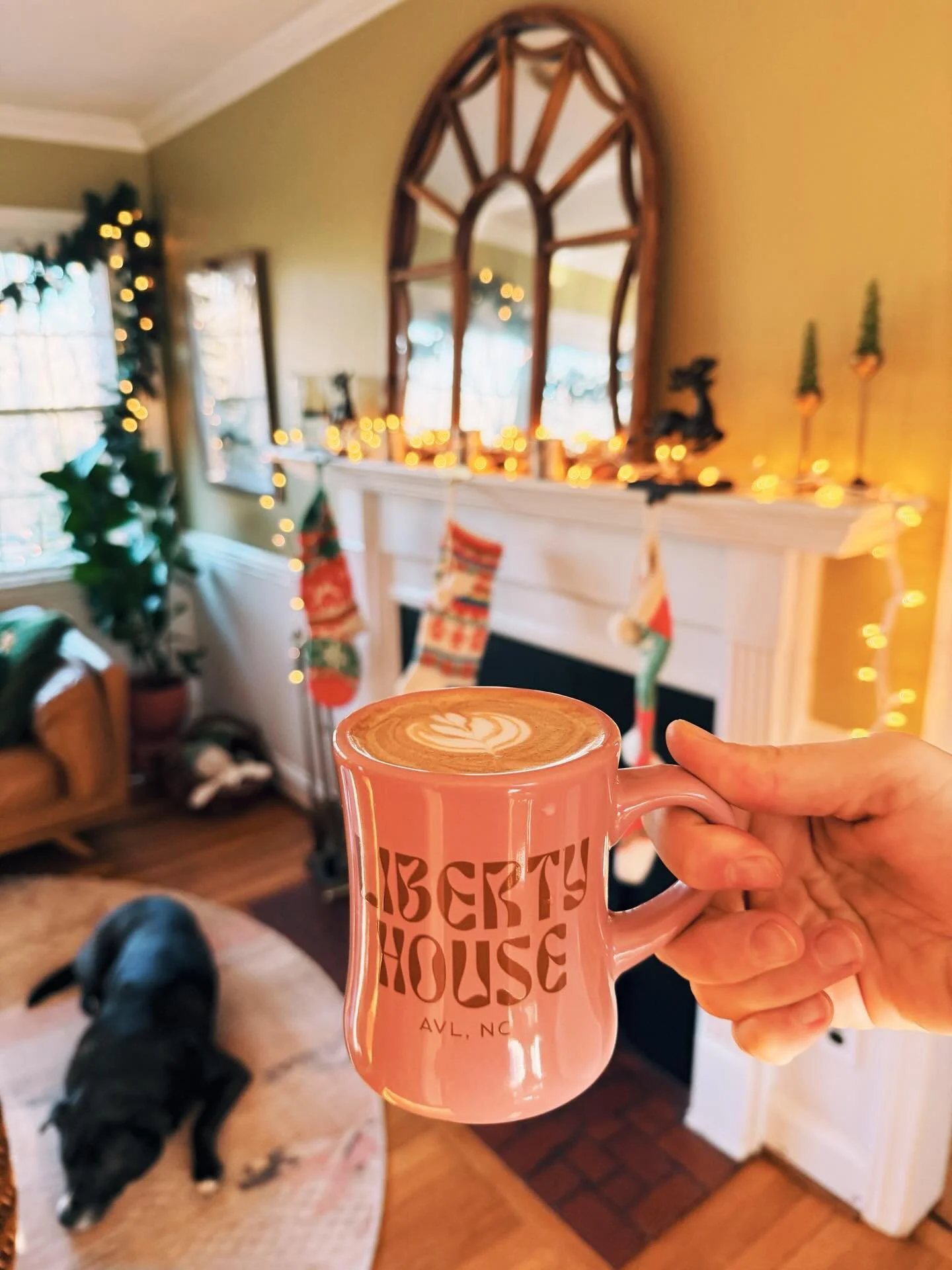 Need a last minute gift? Swing by and grab one of our newest mugs! Got here just in time for the holidays. Shoot&mdash; grab a gift card or some coffee beans or matcha to go with it! Bada bing bada boom that&rsquo;s a merry Christmas right there. Lov