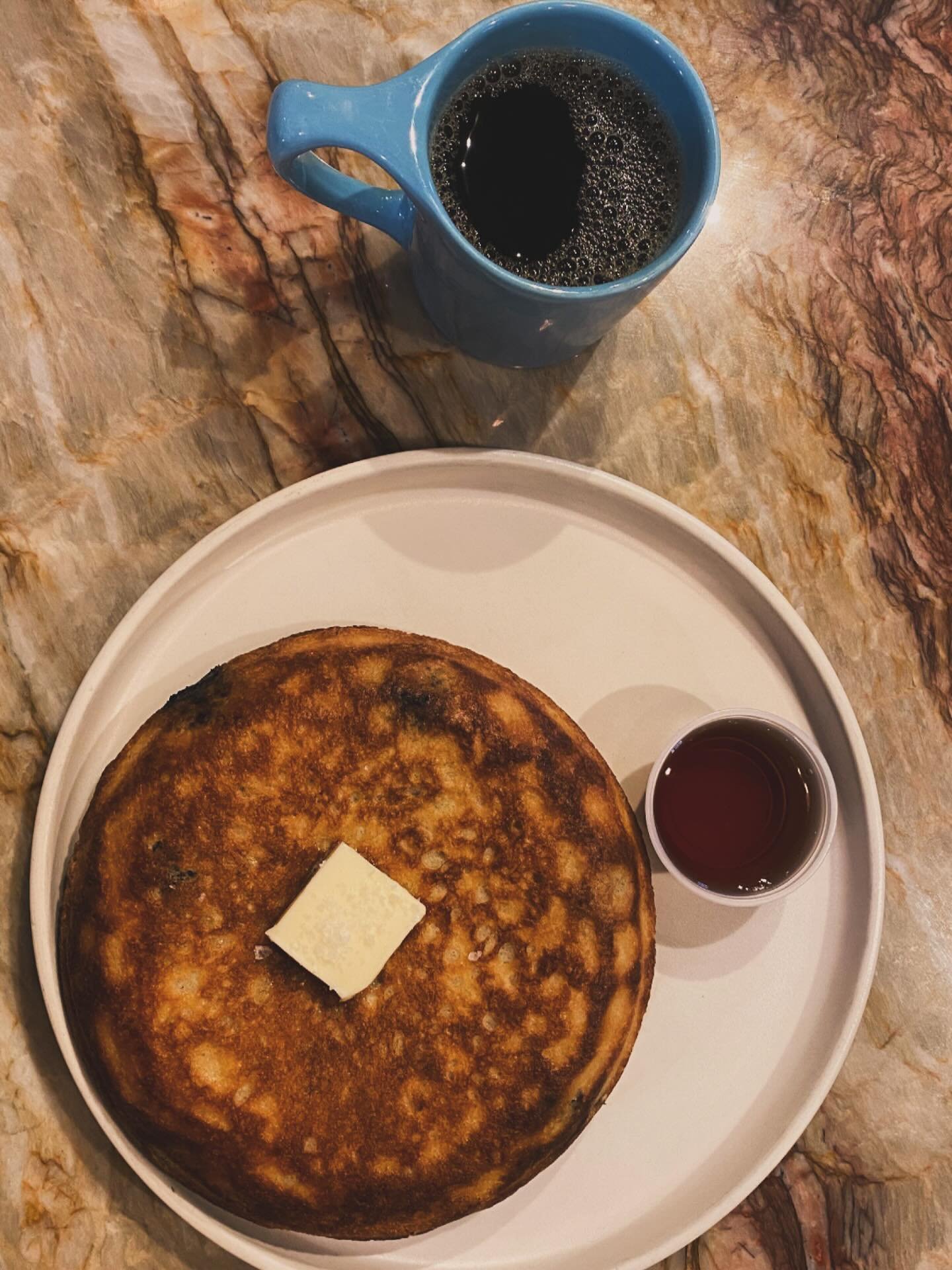 Mmmmmmm you know it and you love it!! This holiday season it would just be a shame if yall didn&rsquo;t bring the whole fam in and introduce them to our iconic Sourdough Pancake 🤤🤗🥞 so flooooofy, so buttery, so easy to solve all the fam drama with